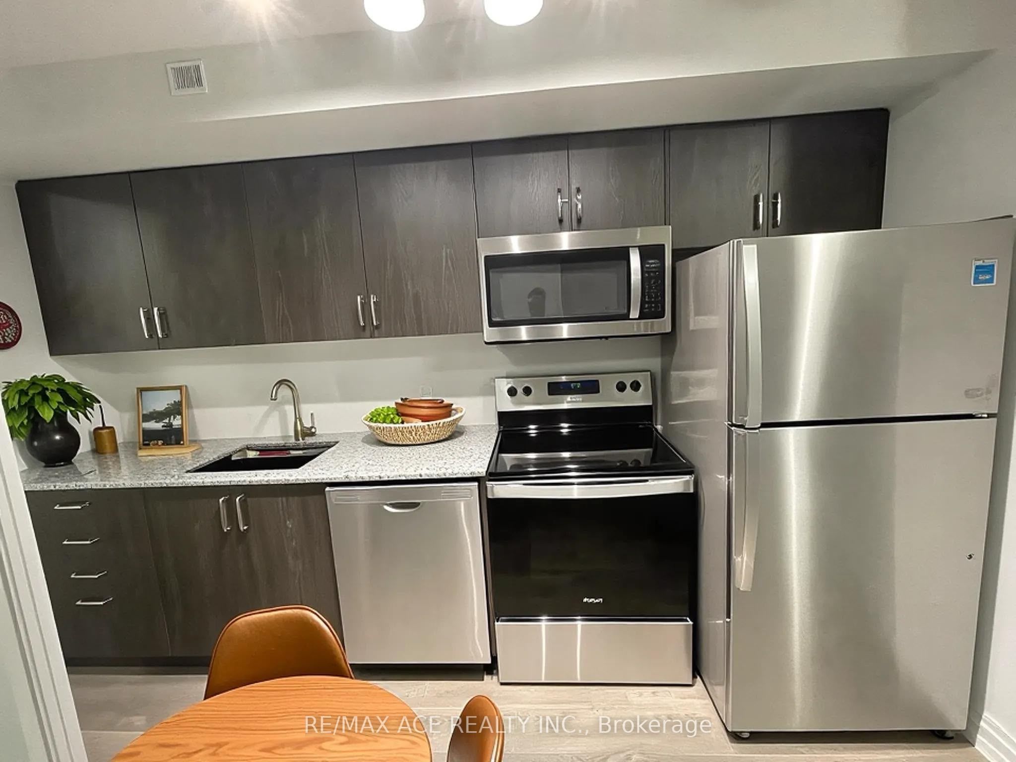 20 Meadowglen Place 522, Toronto, ON M1H 2Y5 photo 2