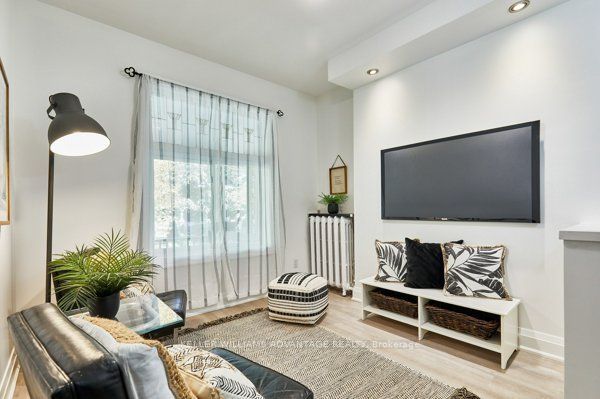 46 Elmer Avenue 1, Toronto, ON M4L 3R7 photo 3