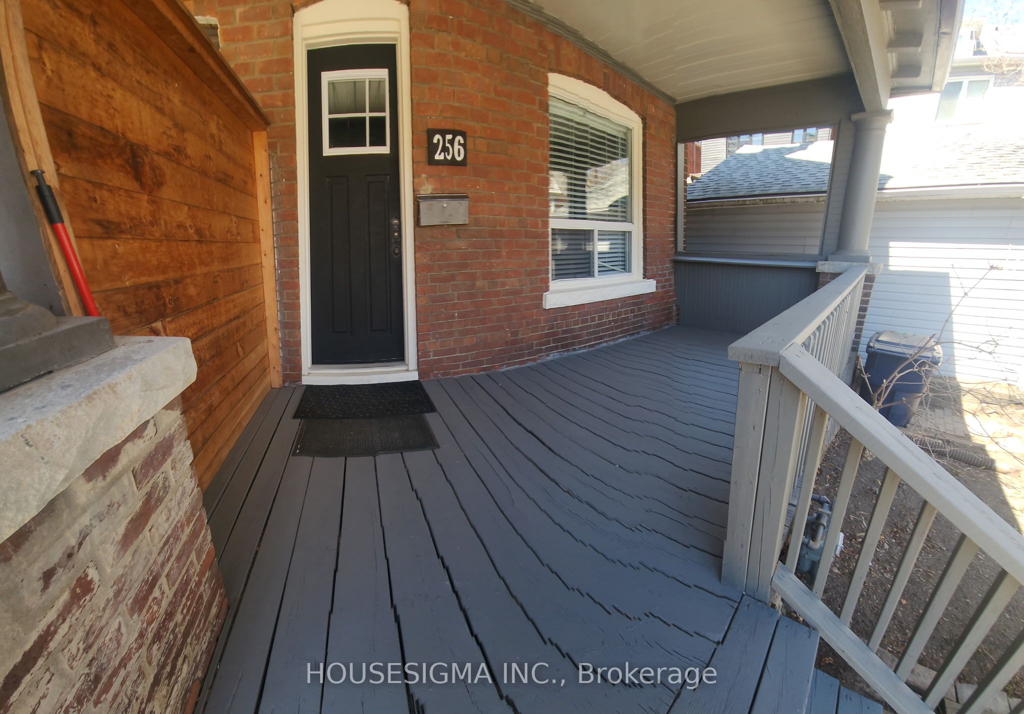 256 Woodbine Avenue, Toronto, ON M4L 3P2 photo 2