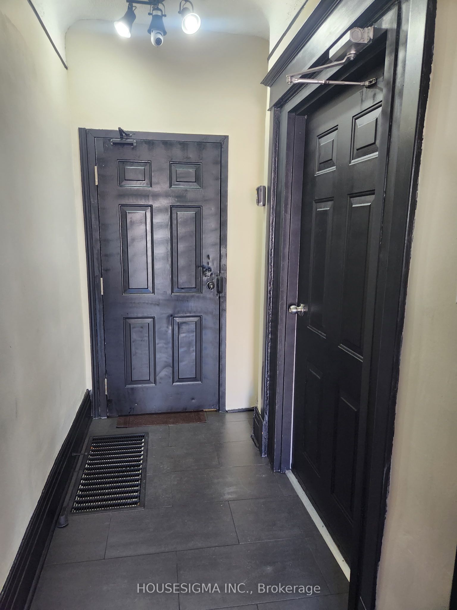 256 Woodbine Avenue, Toronto, ON M4L 3P2 photo 3
