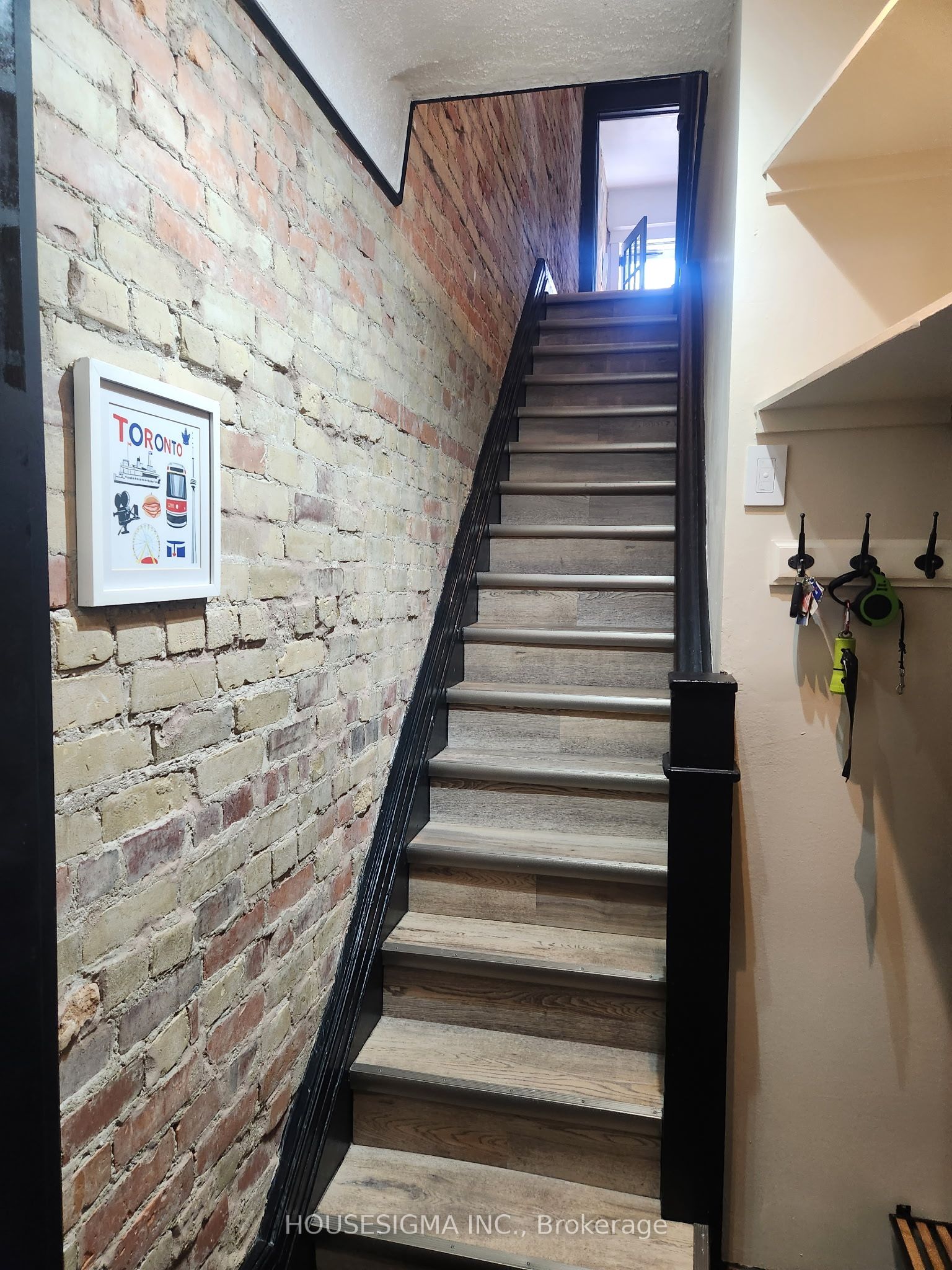 256 Woodbine Avenue, Toronto, ON M4L 3P2 photo 4
