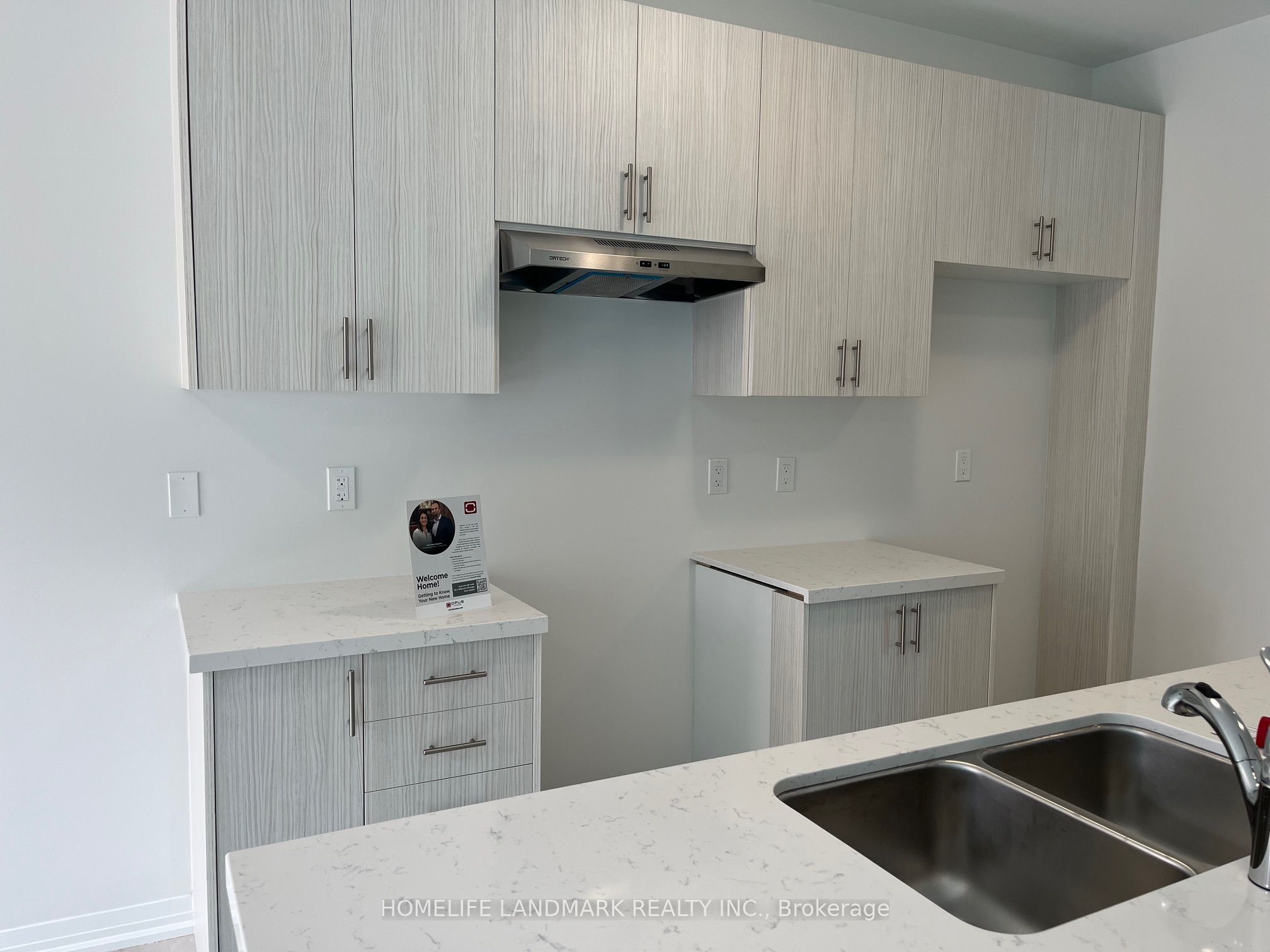 1040 Valhalla Terrace, Pickering, ON L1X 0P8 photo 5