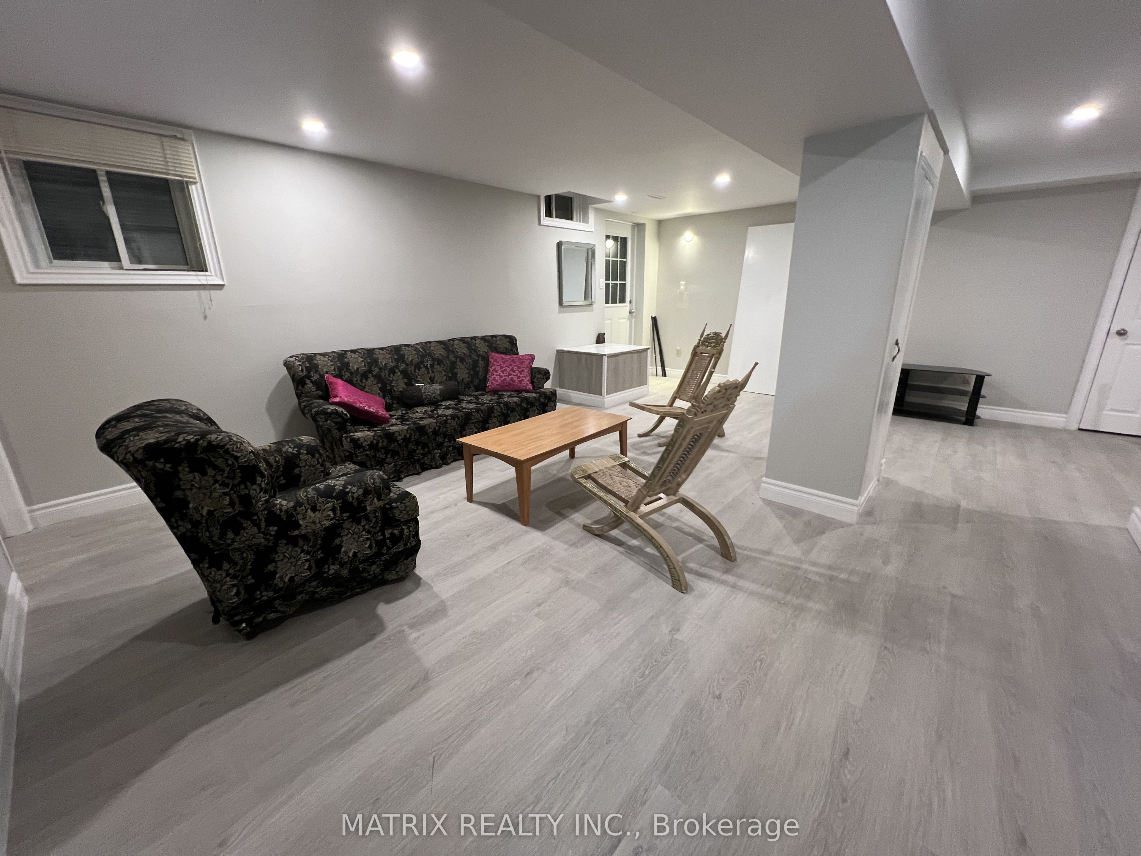 2370 Denvale Drive, Pickering, ON L1X 2H4 photo 4