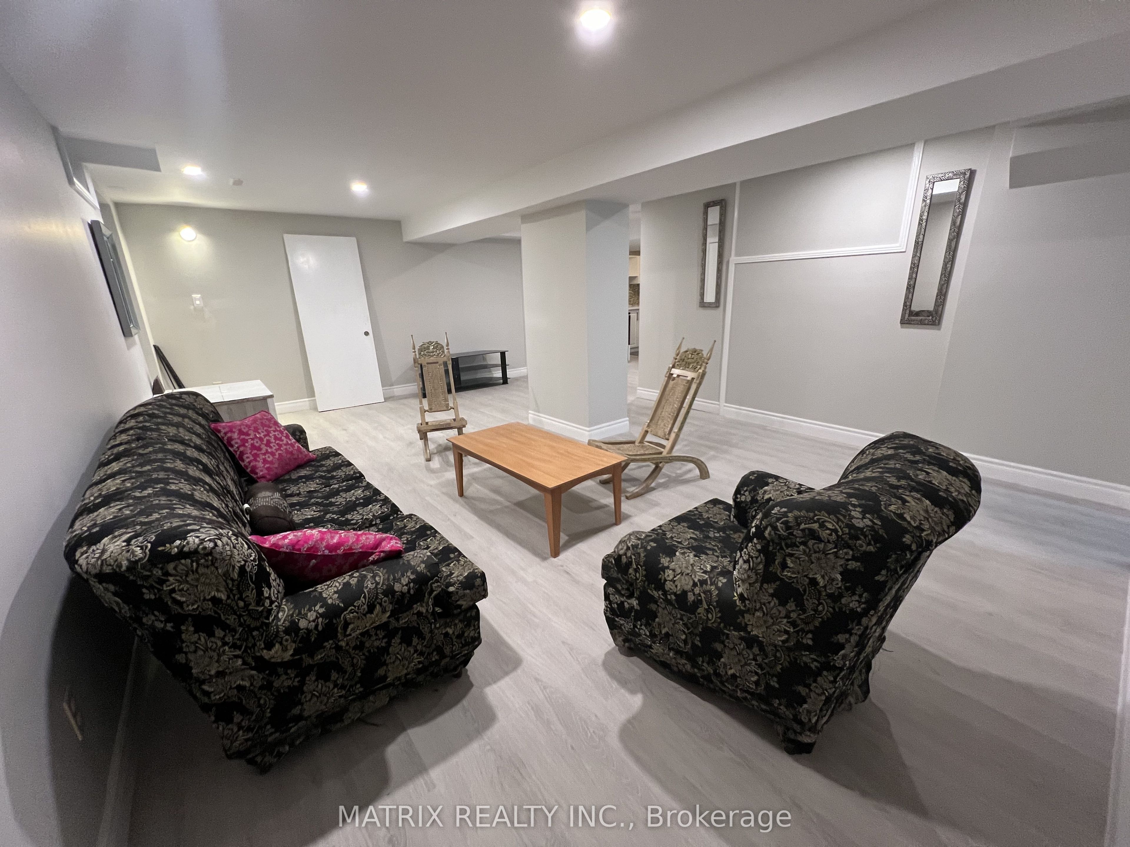 2370 Denvale Drive, Pickering, ON L1X 2H4 photo 5