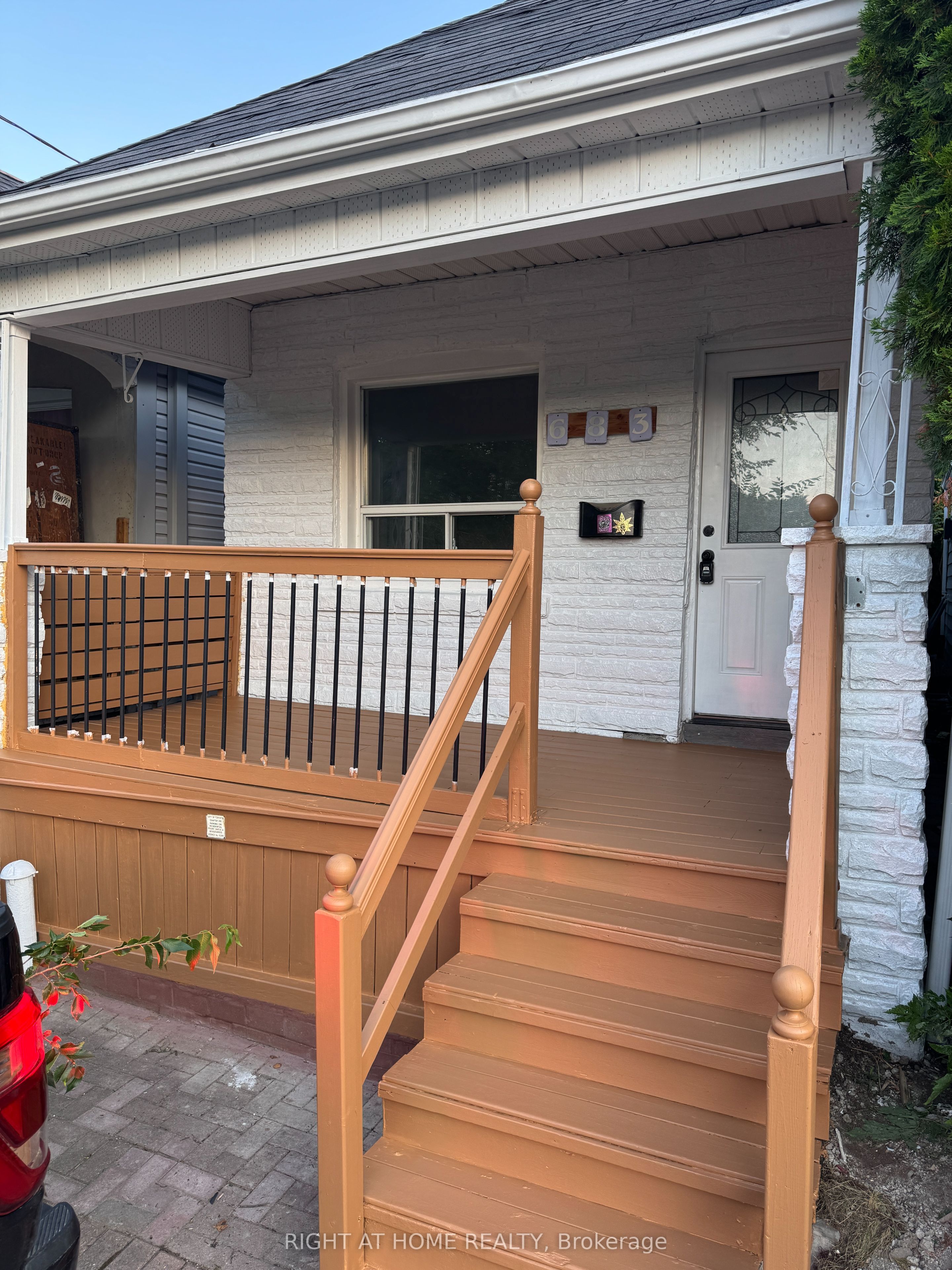 683 Mortimer Avenue, Toronto, ON M4C 2K1 photo 2