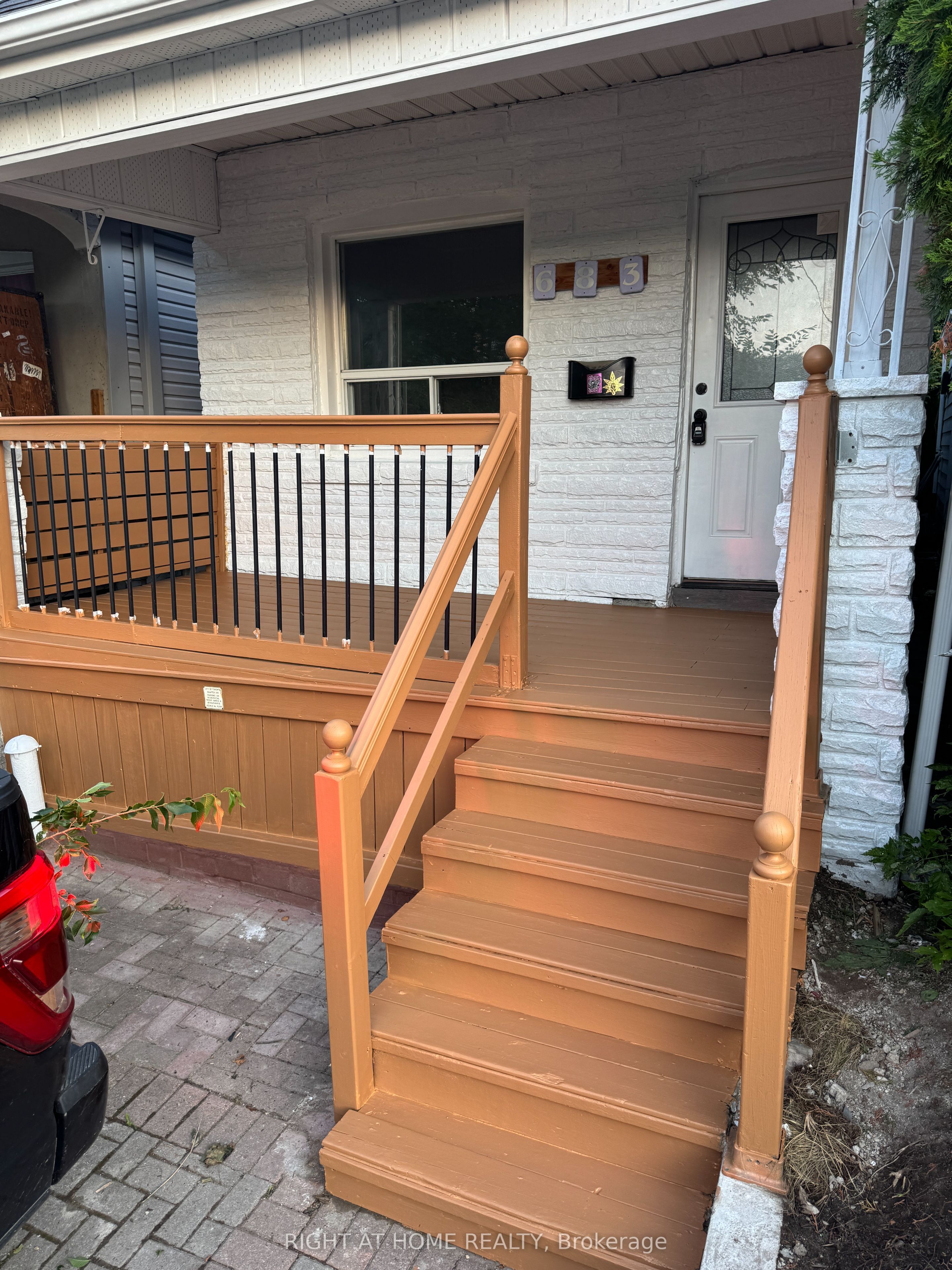 683 Mortimer Avenue, Toronto, ON M4C 2K1 photo 3