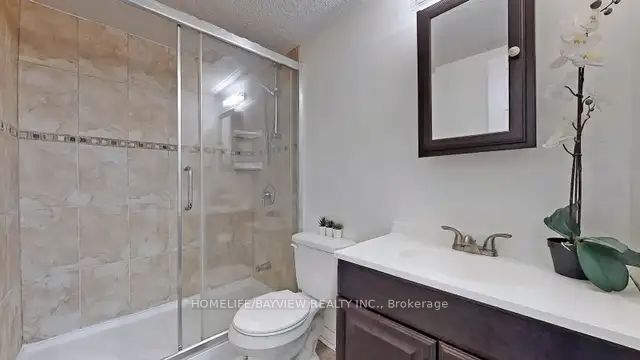 1 Massey Square 1803, Toronto, ON M4C 5L4 photo 4