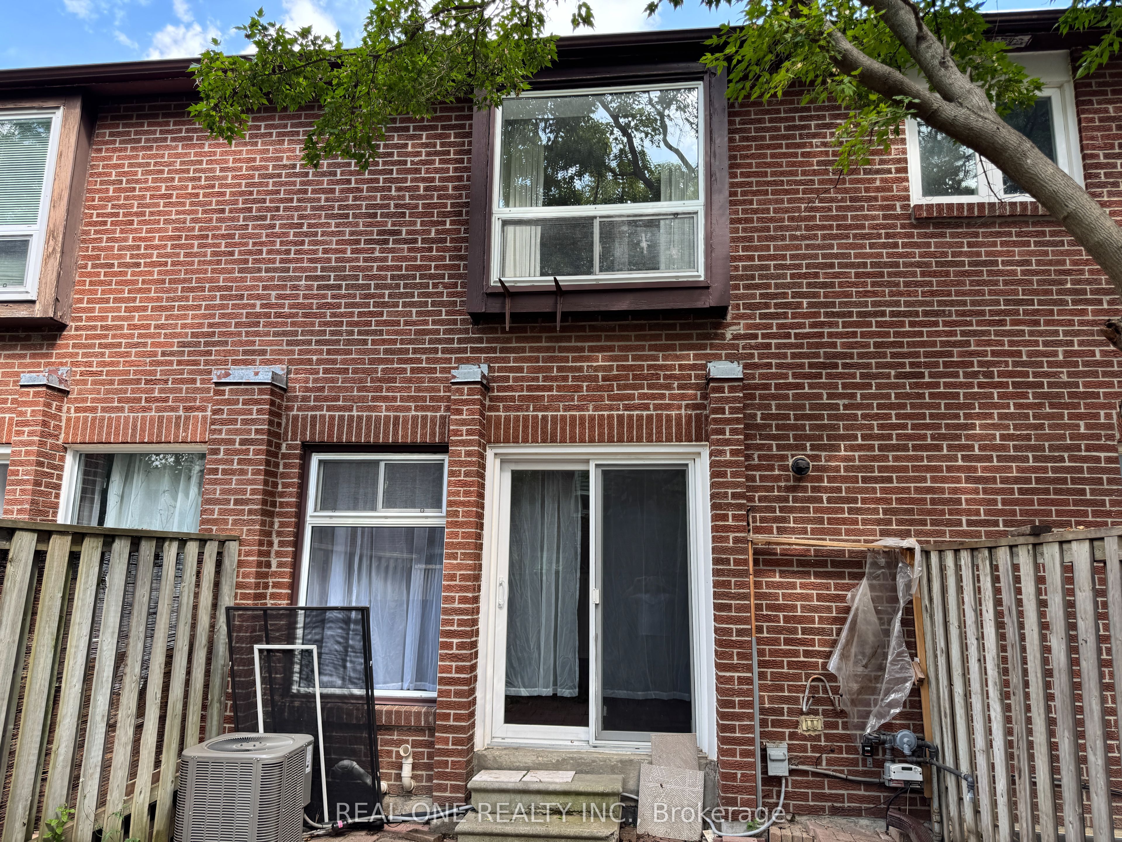72 Dusay Place 16, Toronto, ON M1W 2N2 photo 2