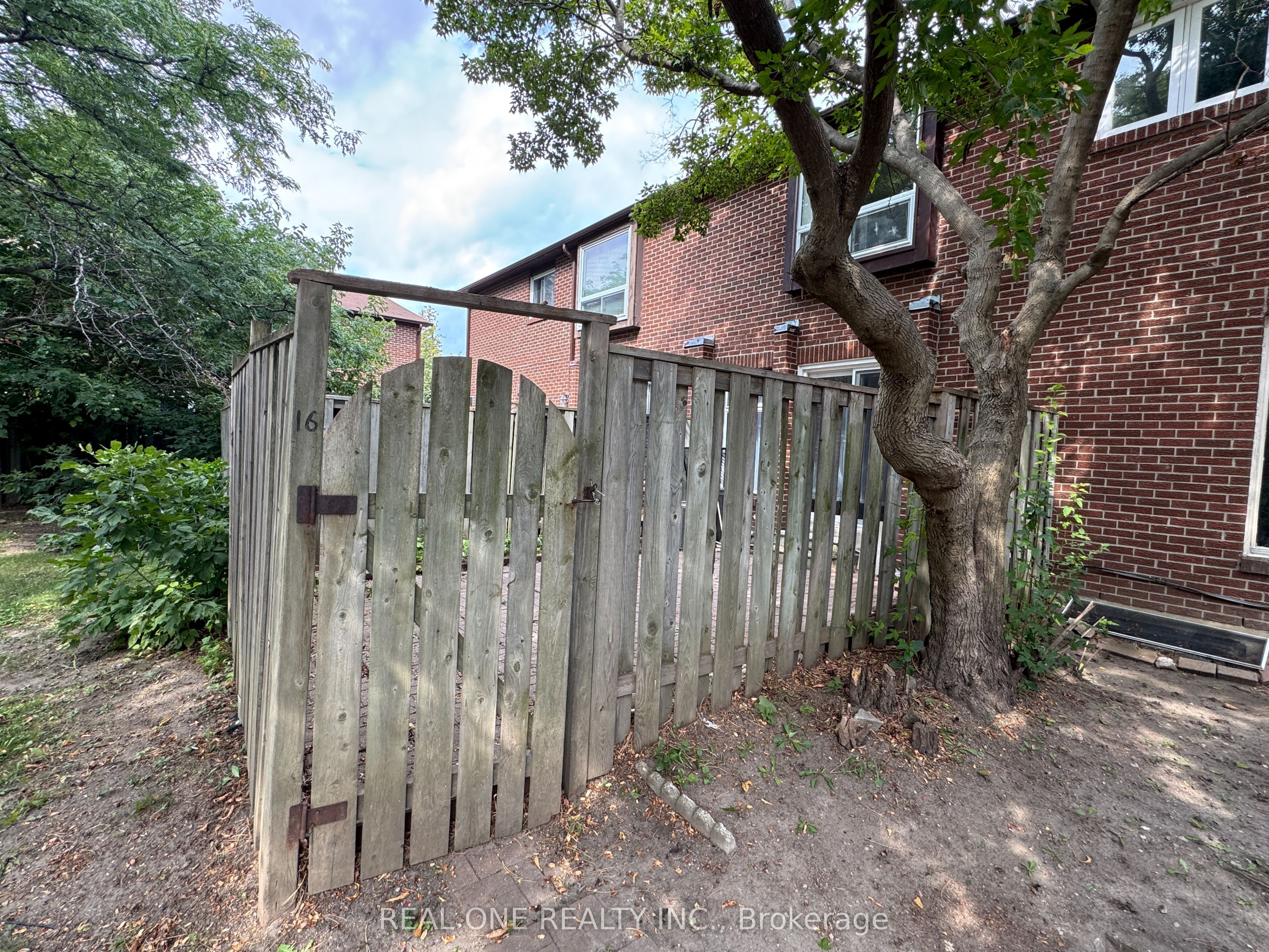 72 Dusay Place 16, Toronto, ON M1W 2N2 photo 4