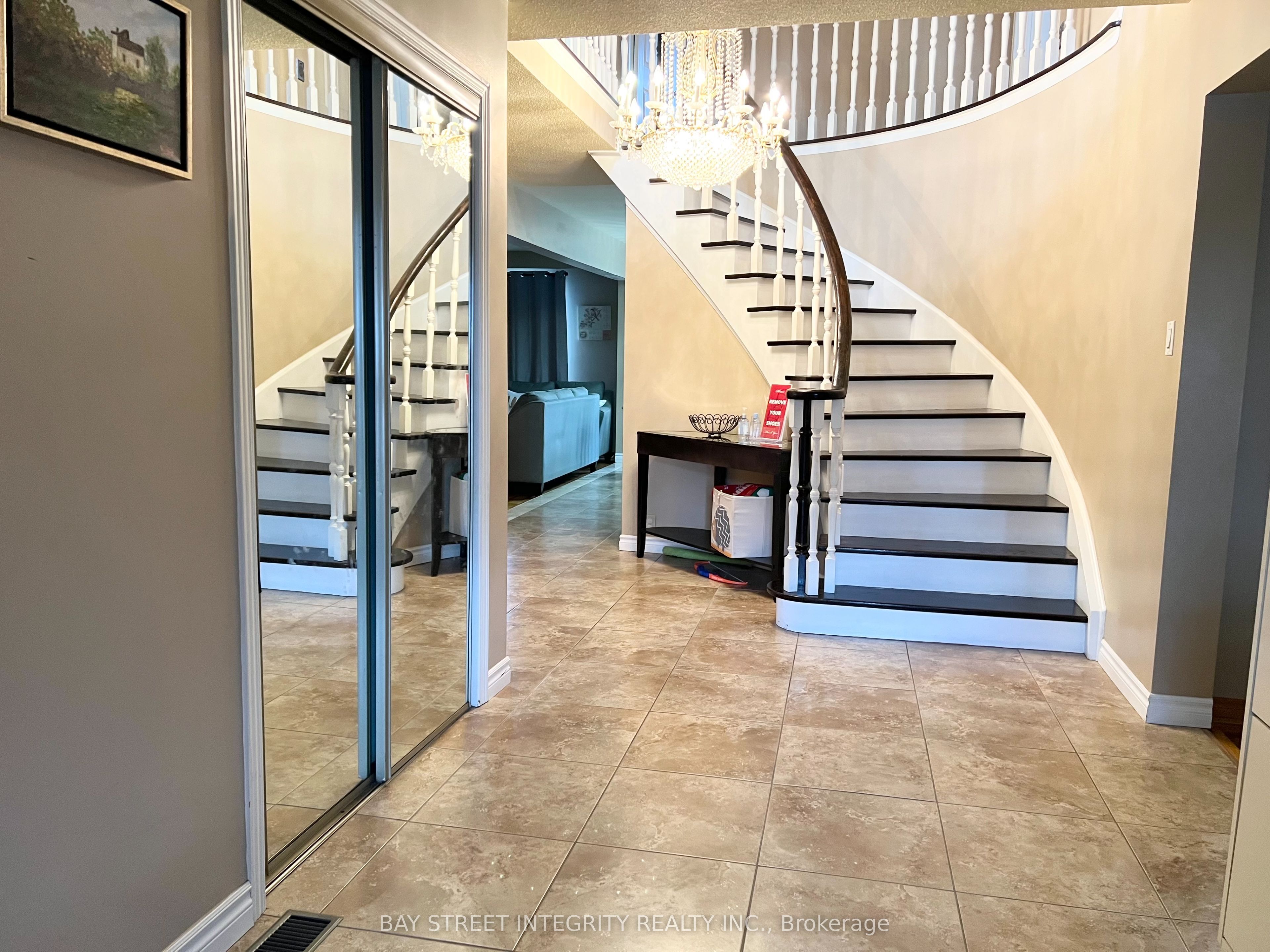 61 Morbank Drive, Toronto, ON M1V 2M1 photo 2