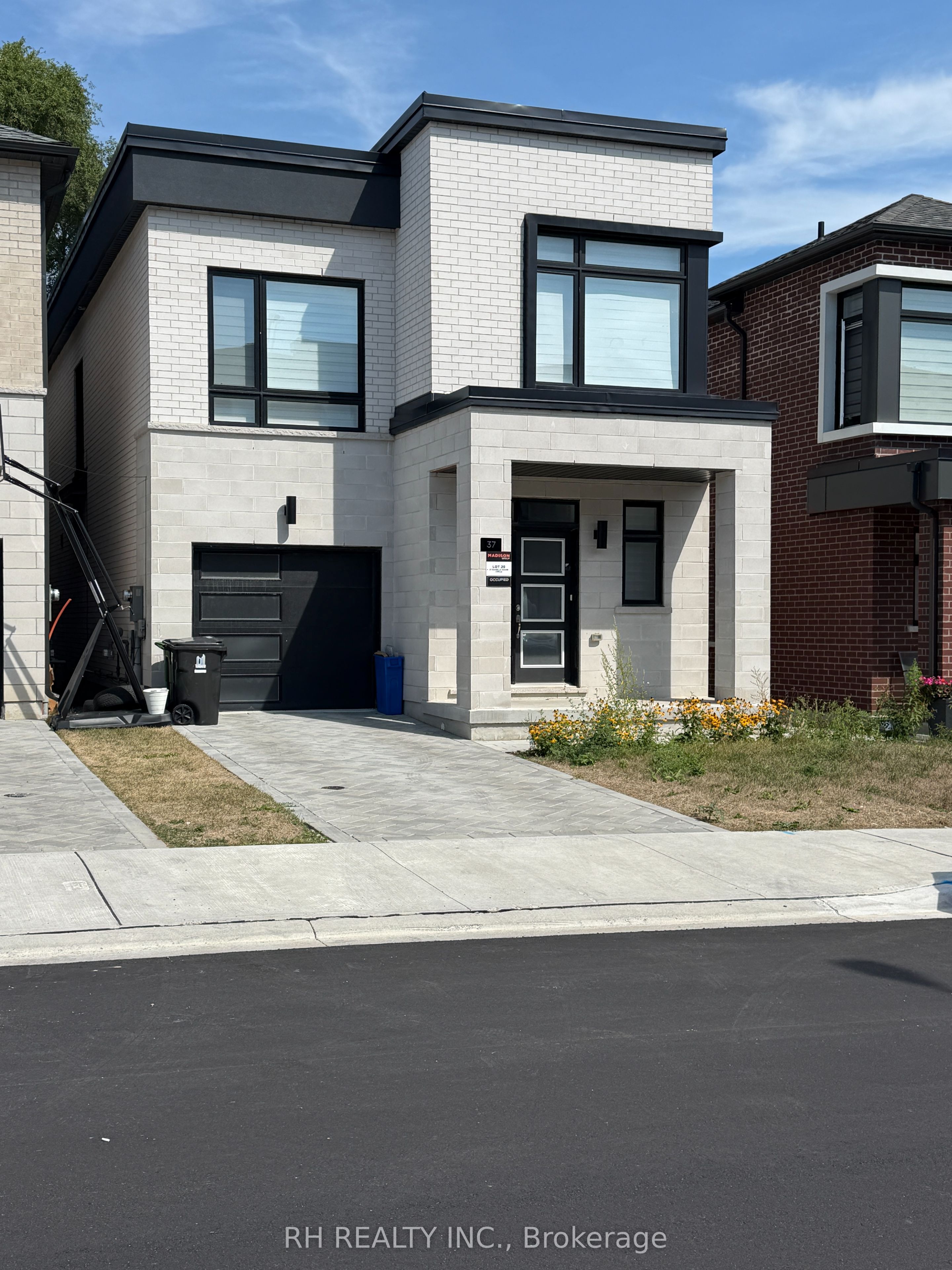 37 Danielle Moore Circle, Toronto, ON M1P 0G9 photo 2