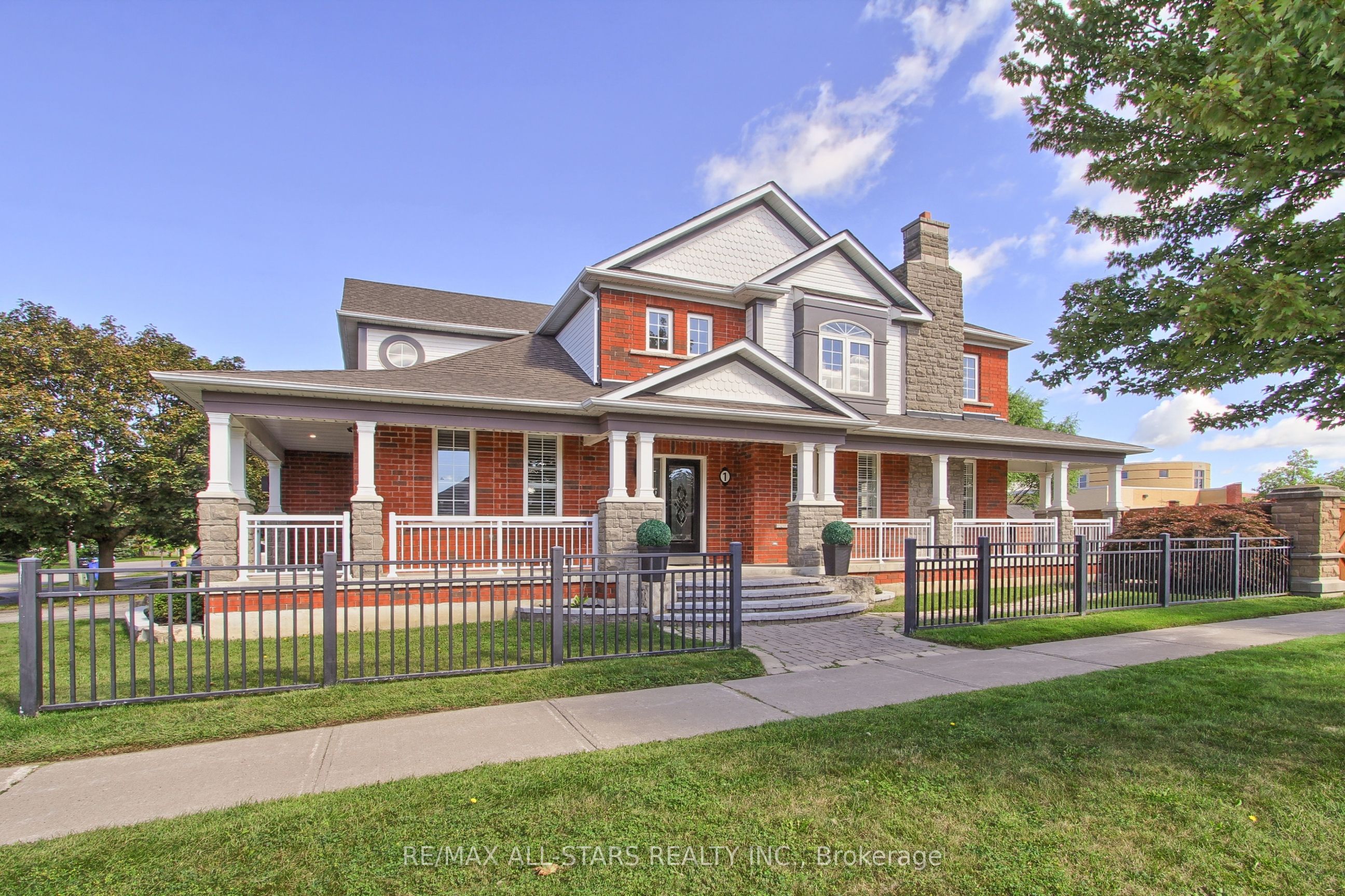 1 Hatch Street, Whitby, ON L1M 2G3