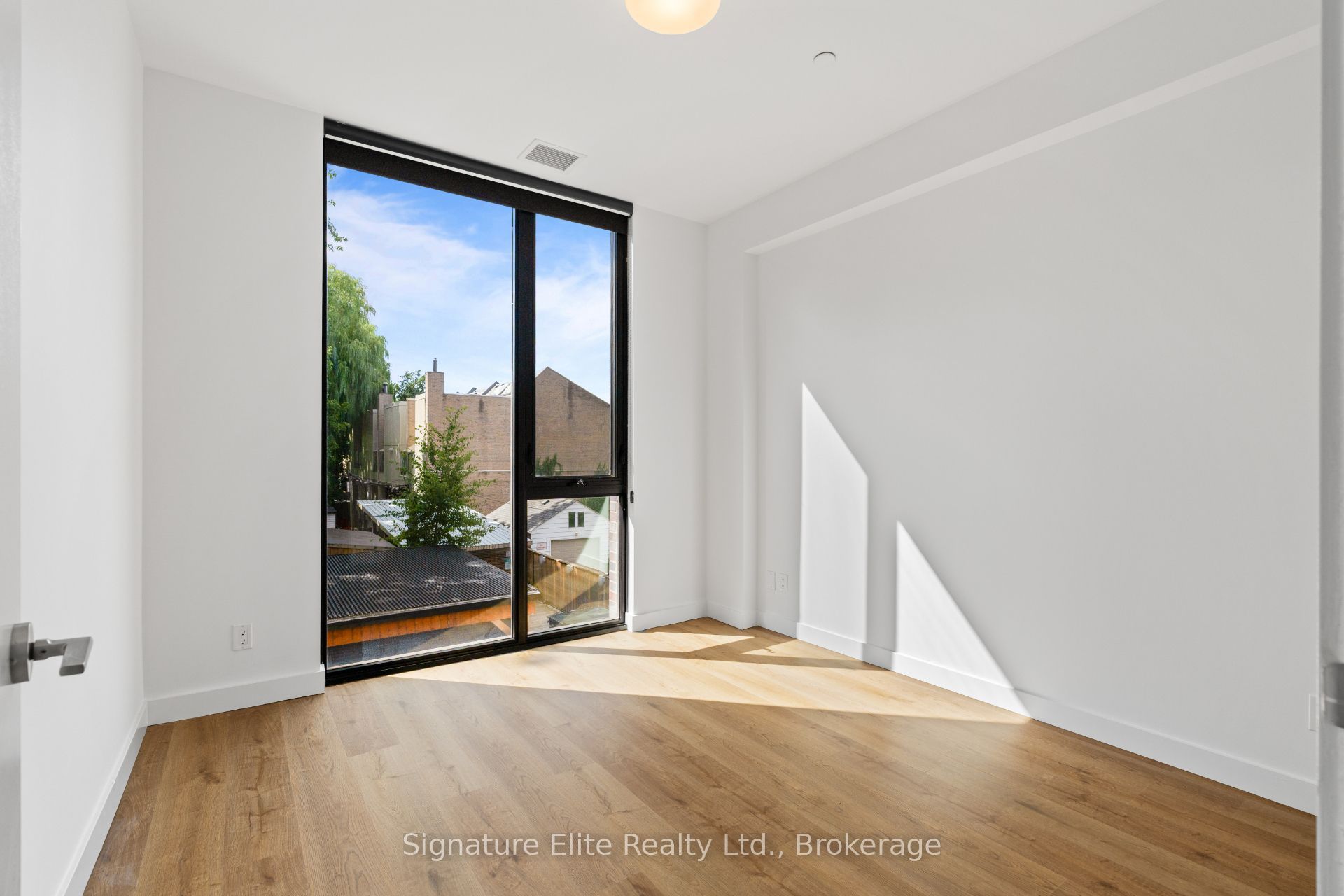 1075 Queen Street E 201, Toronto, ON M4M 1K3 photo 4