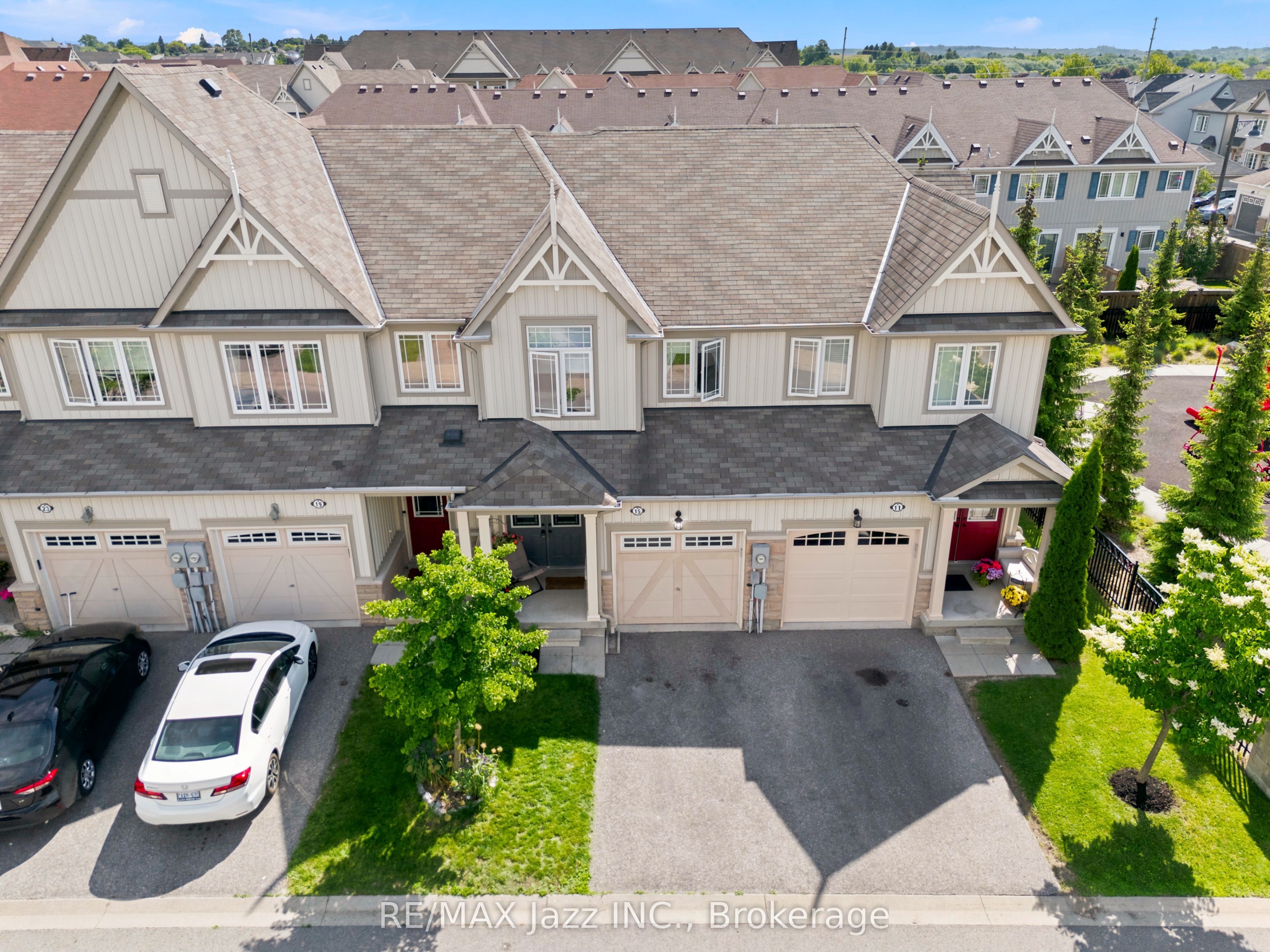 15 Farmstead Drive, Clarington, ON L1C 0K9 photo 2