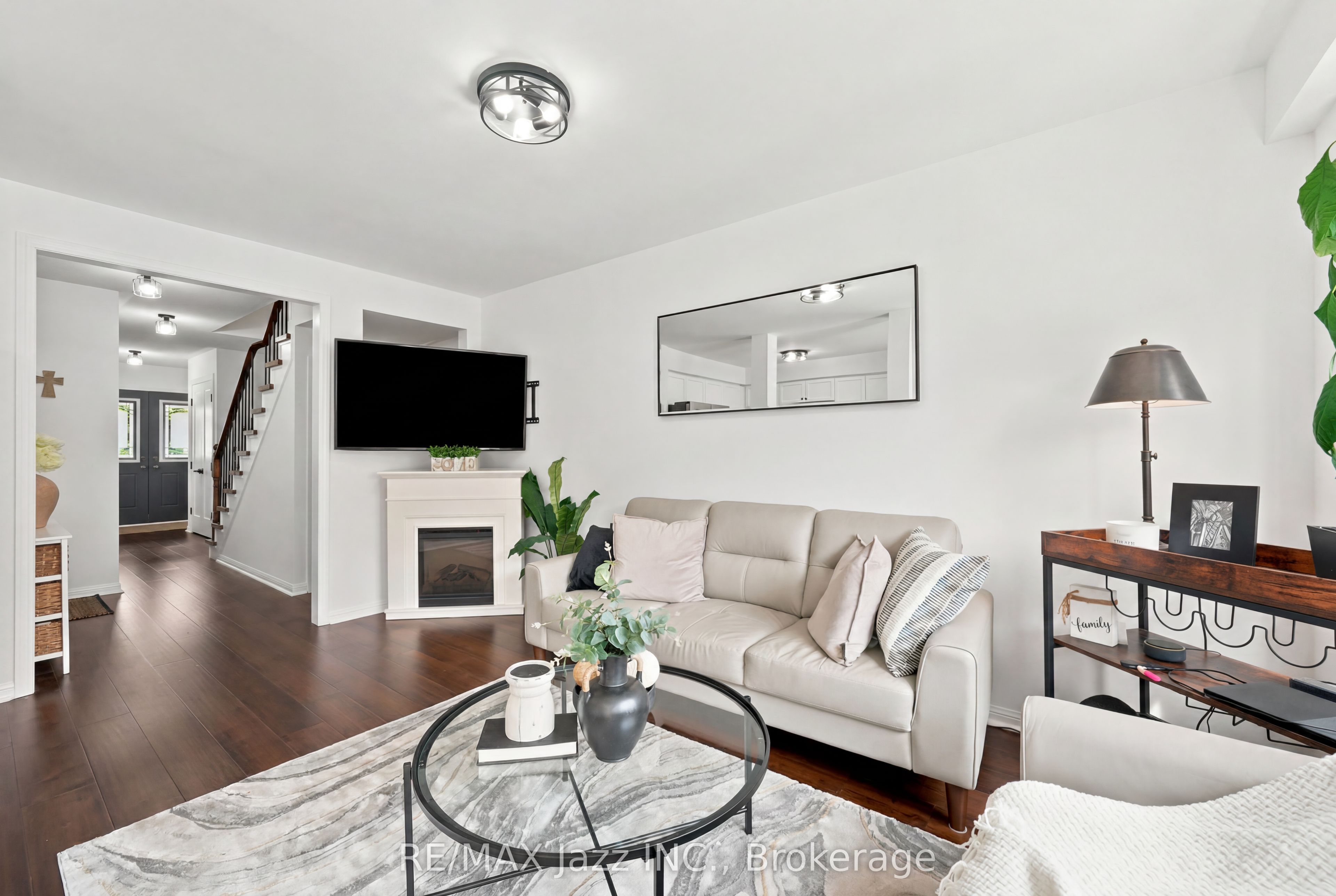 15 Farmstead Drive, Clarington, ON L1C 0K9 photo 5
