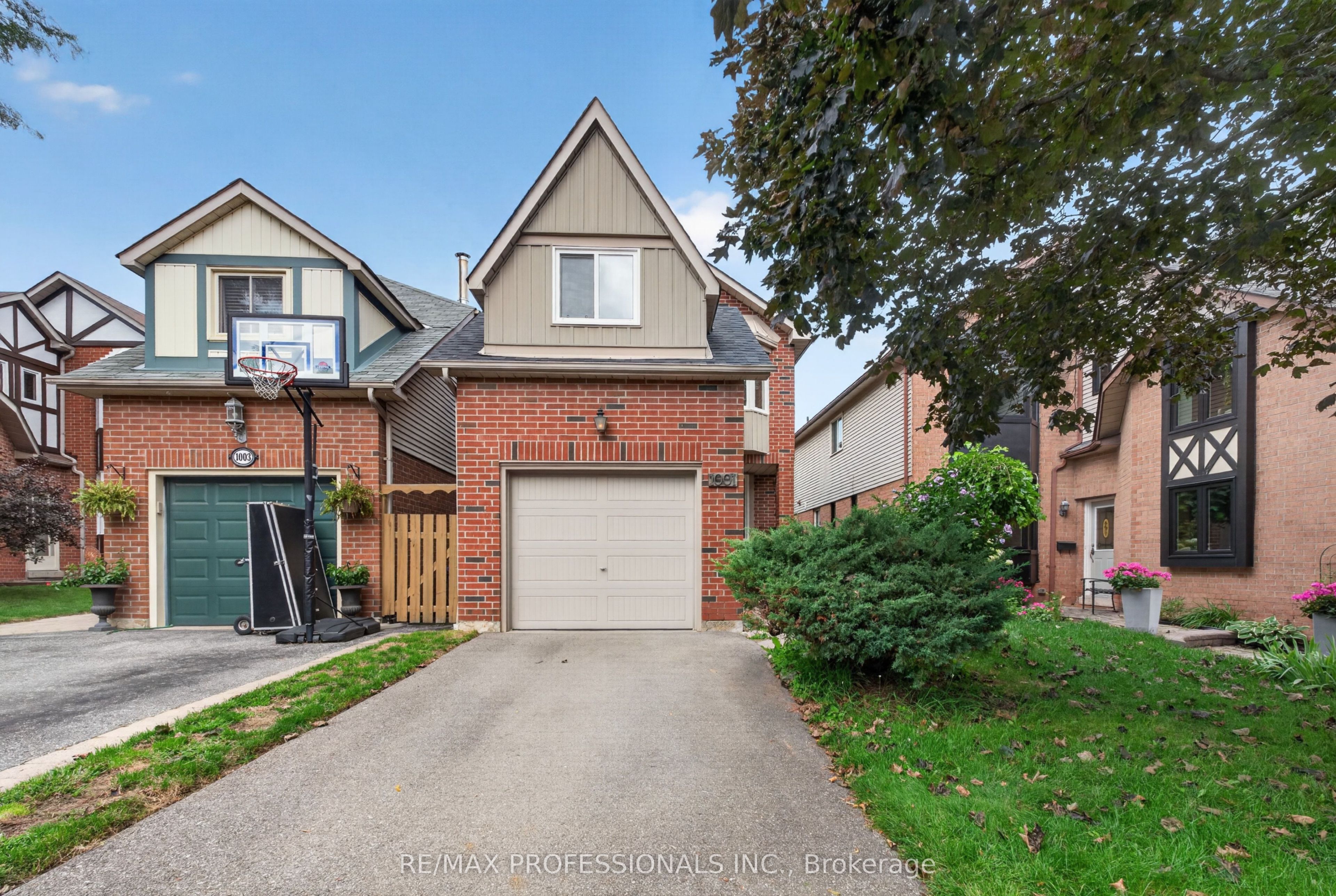 1001 Redbird Crescent, Pickering, ON L1V 5K4