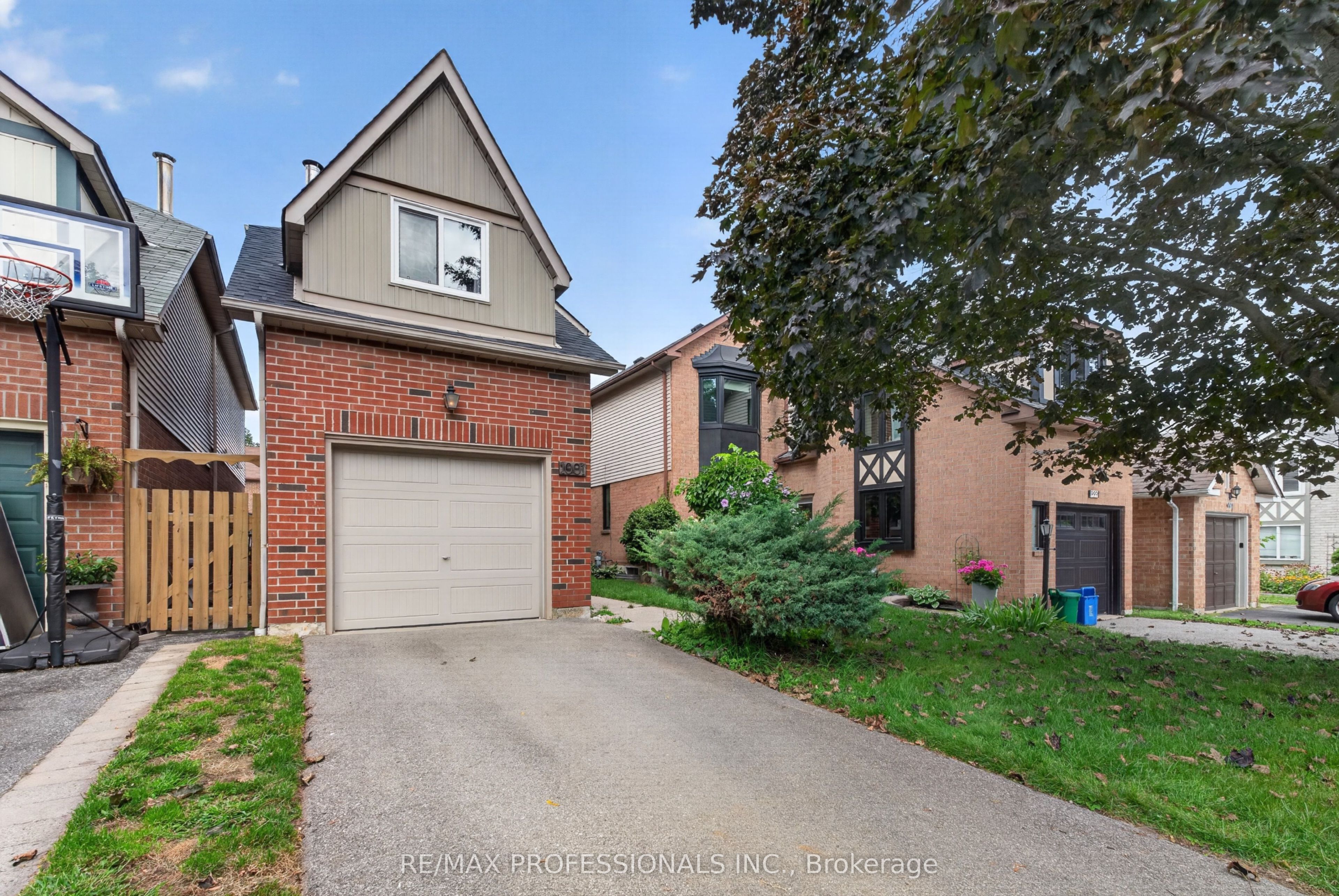 1001 Redbird Crescent, Pickering, ON L1V 5K4 photo 2
