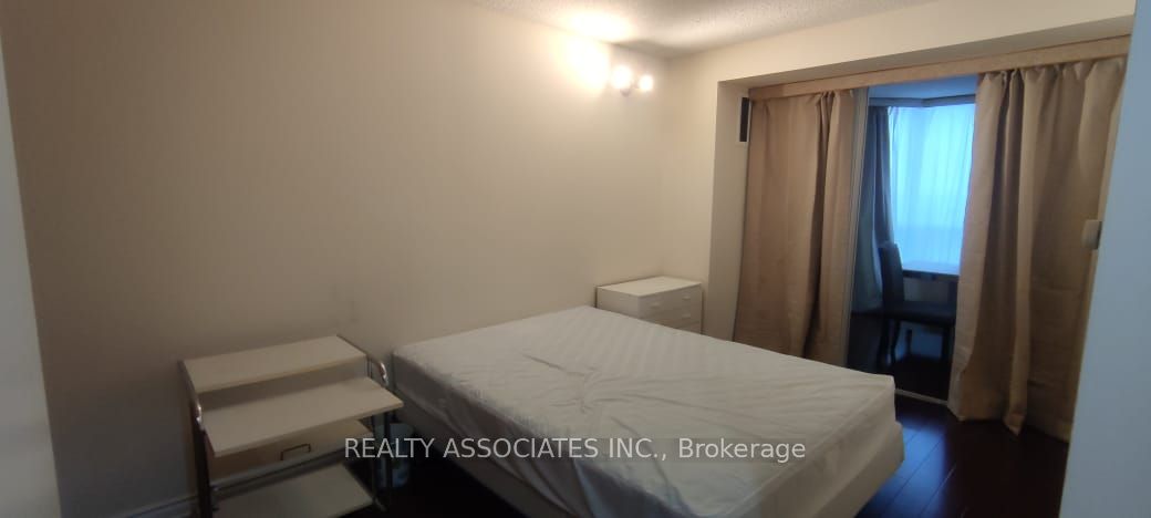 330 Alton Towers Circle 1903, Toronto, ON M1V 5H3 photo 5