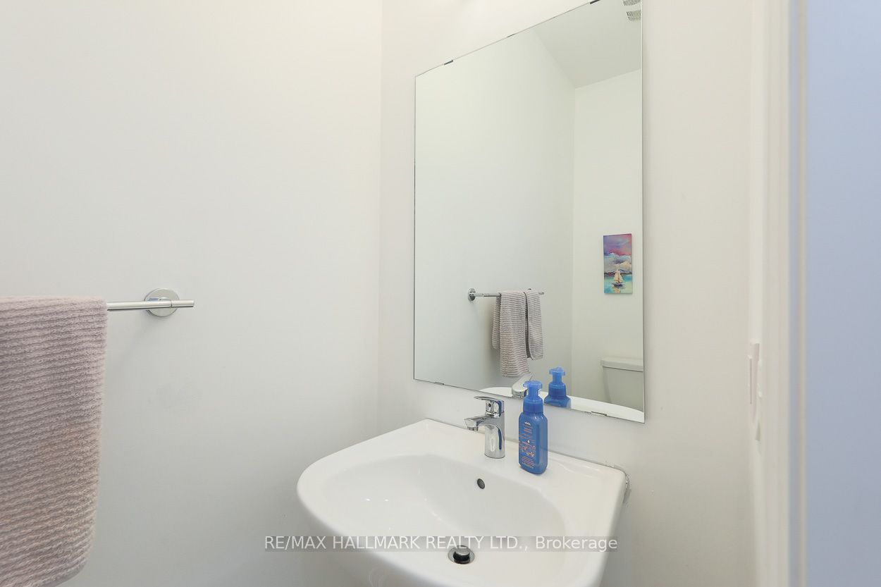 1090 Lockie Drive, Oshawa, ON L1L 0R9 photo 3