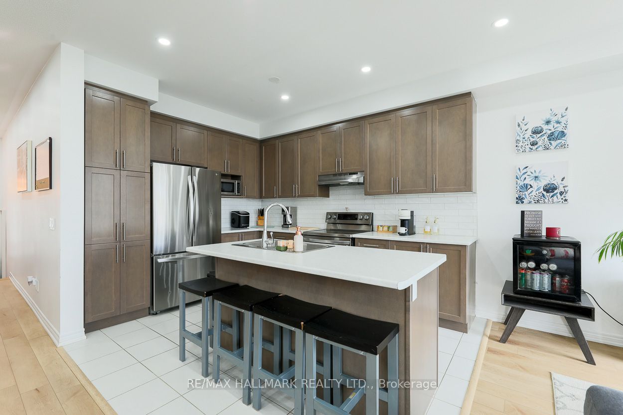1090 Lockie Drive, Oshawa, ON L1L 0R9 photo 4