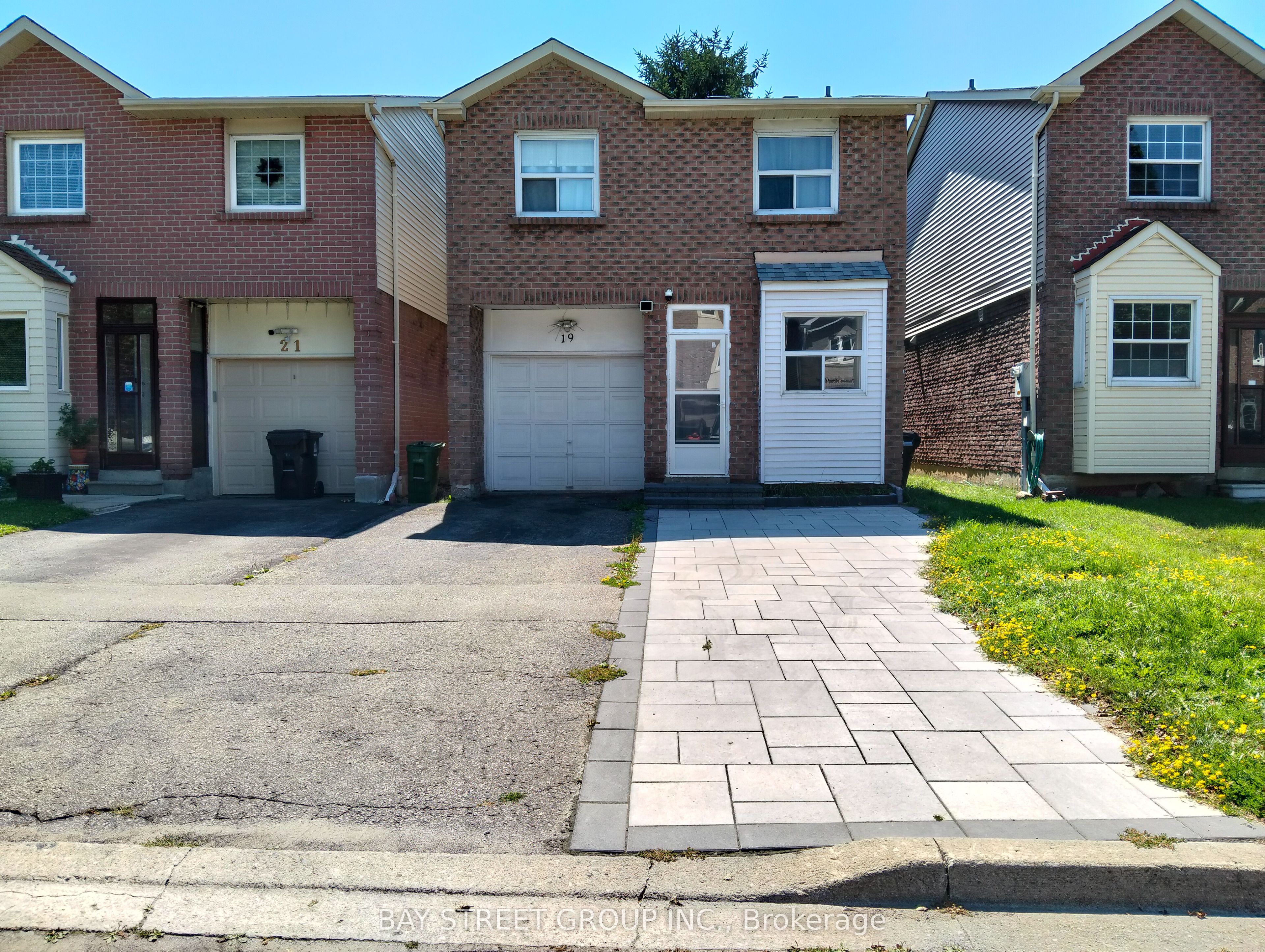 19 Crown Acres Court Main, Toronto, ON M1S 4W1