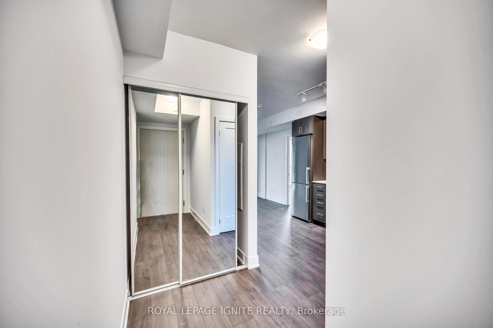 2550 Simcoe Street N 905, Oshawa, ON L1L 0R5 photo 3