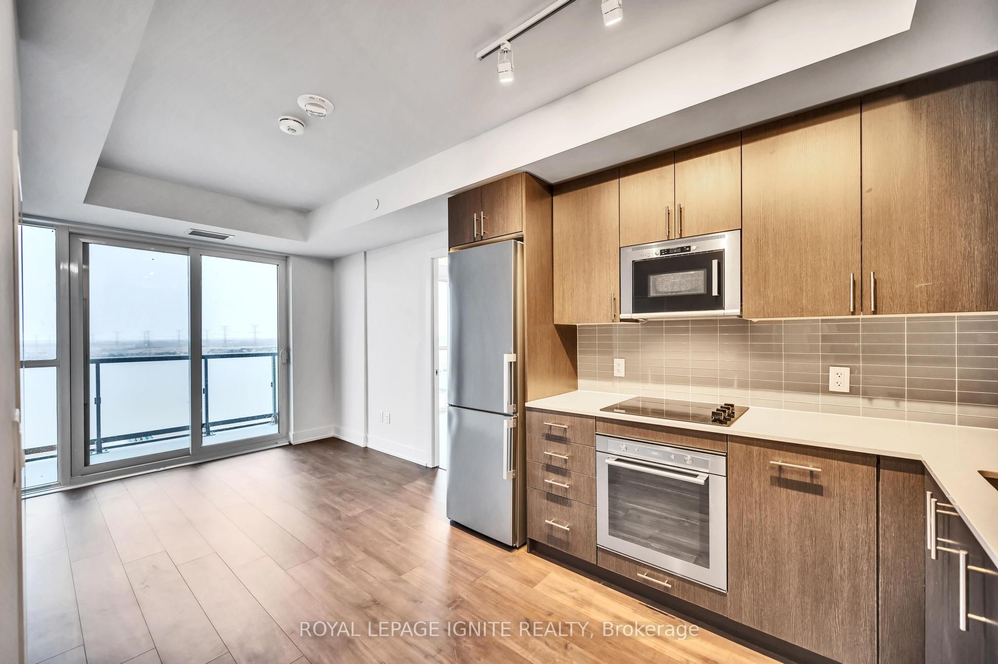 2550 Simcoe Street N 905, Oshawa, ON L1L 0R5 photo 4