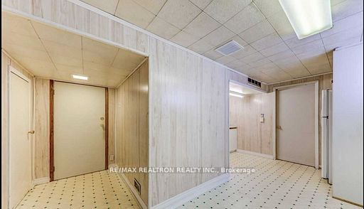 49 Janray (BSMNT) Drive, Toronto, ON M1G 1Y2 photo 3