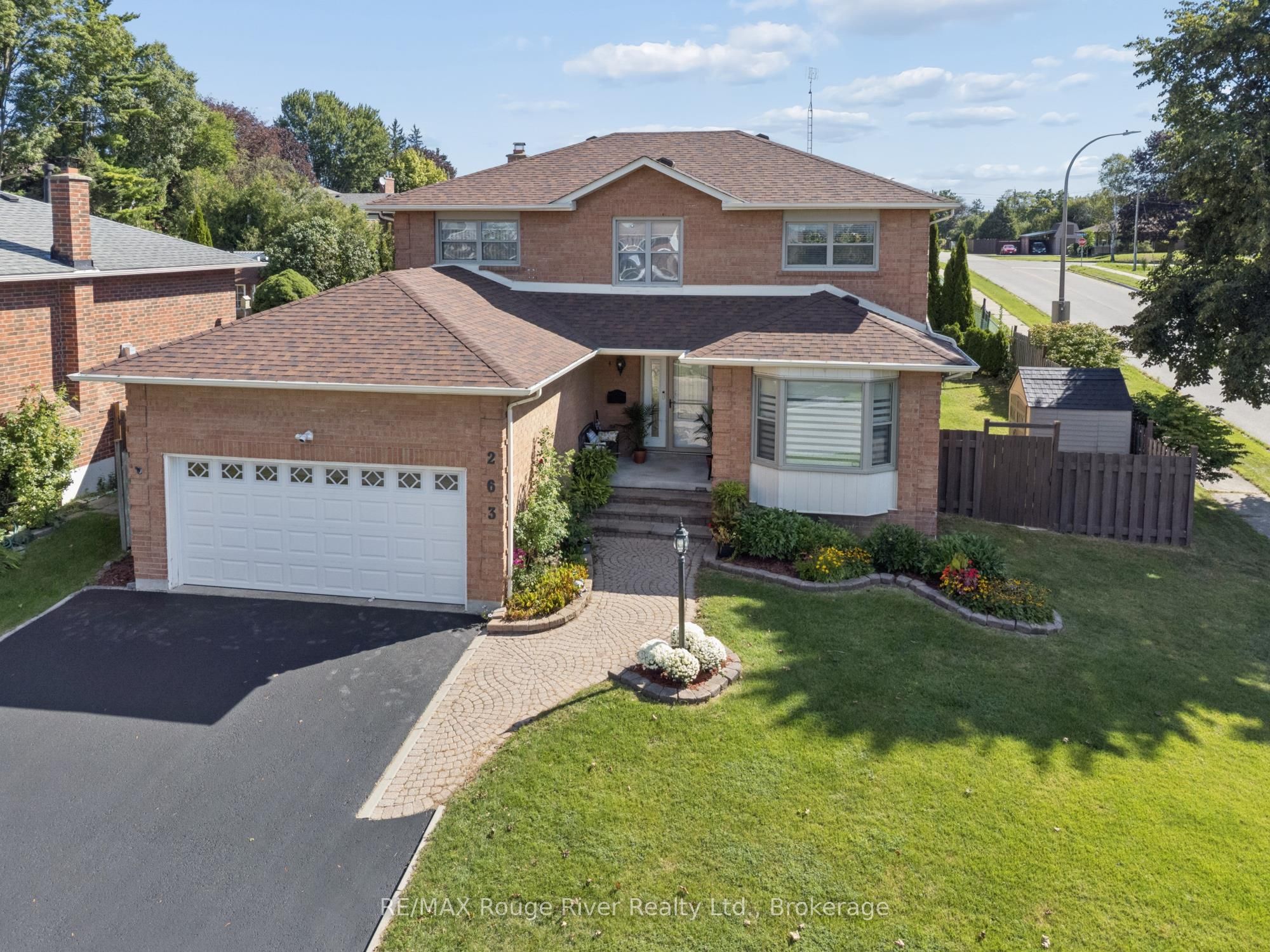 263 Glen Hill Drive, Whitby, ON L1N 7J5 photo 2