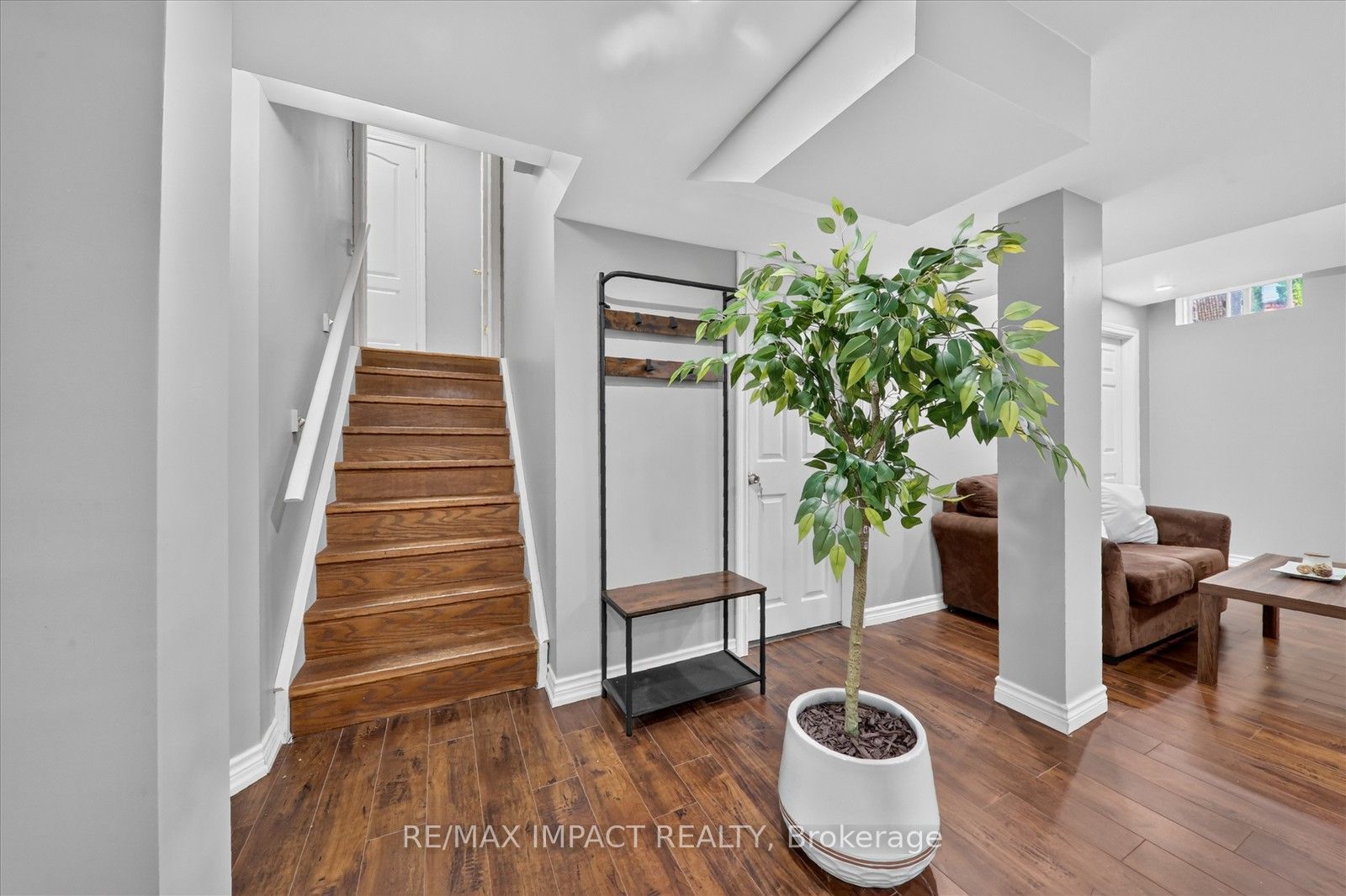 22 Canary Street, Whitby, ON L1R 0K2 photo 2