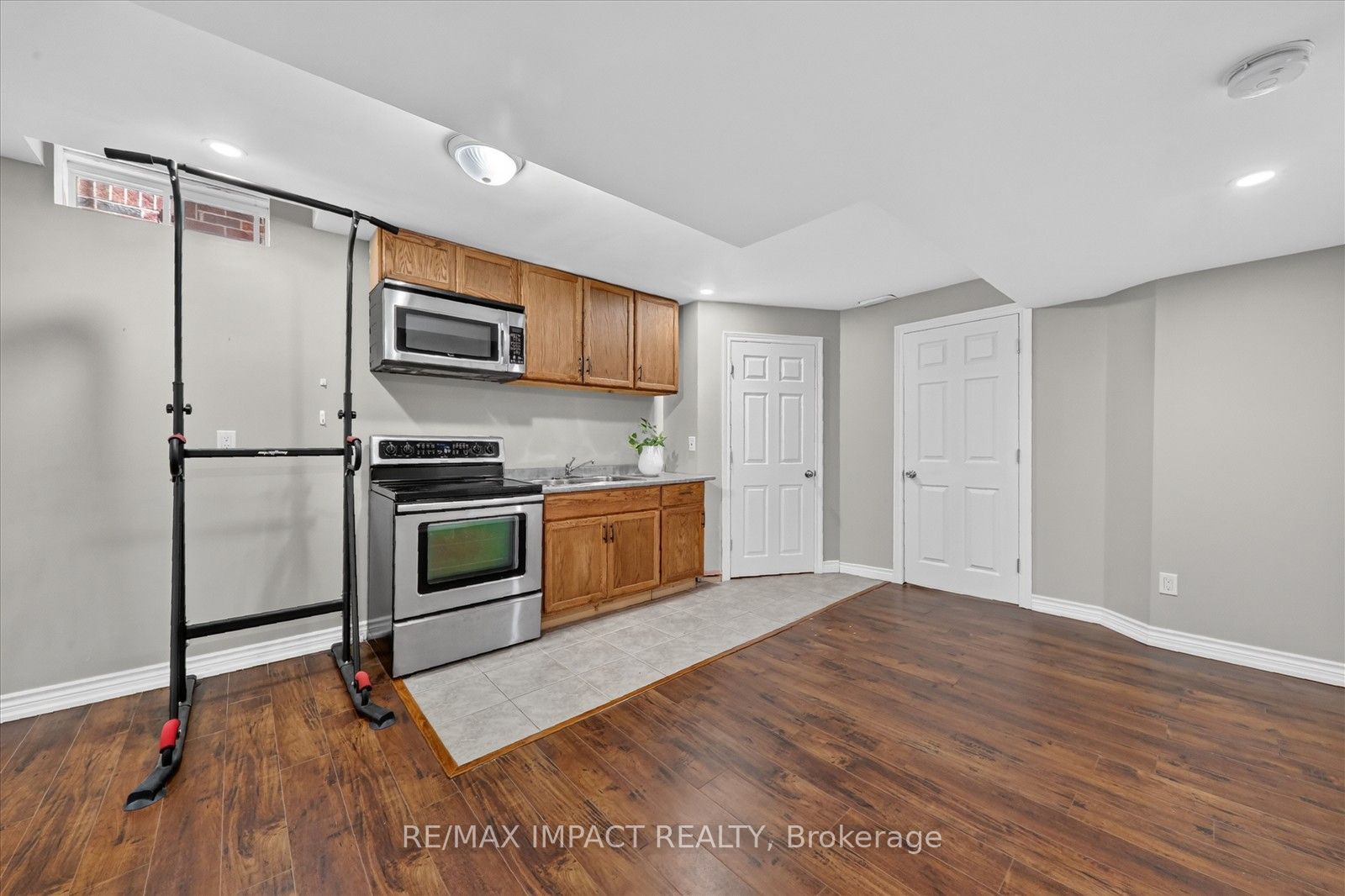 22 Canary Street, Whitby, ON L1R 0K2 photo 3