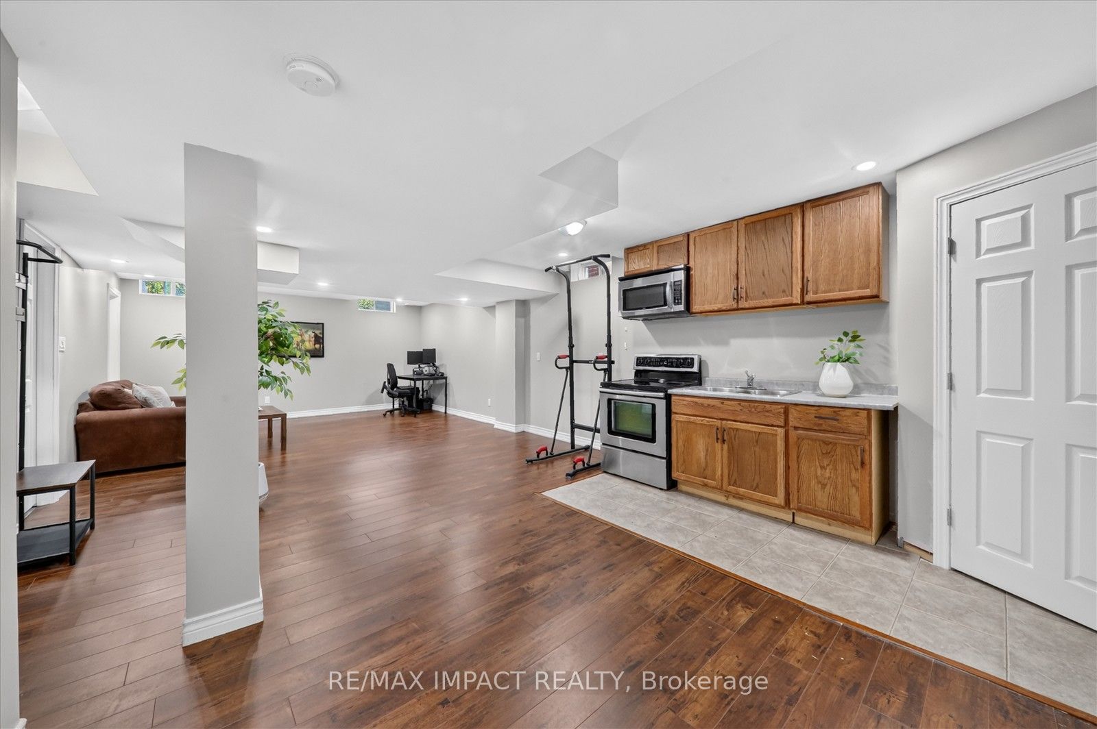 22 Canary Street, Whitby, ON L1R 0K2 photo 4