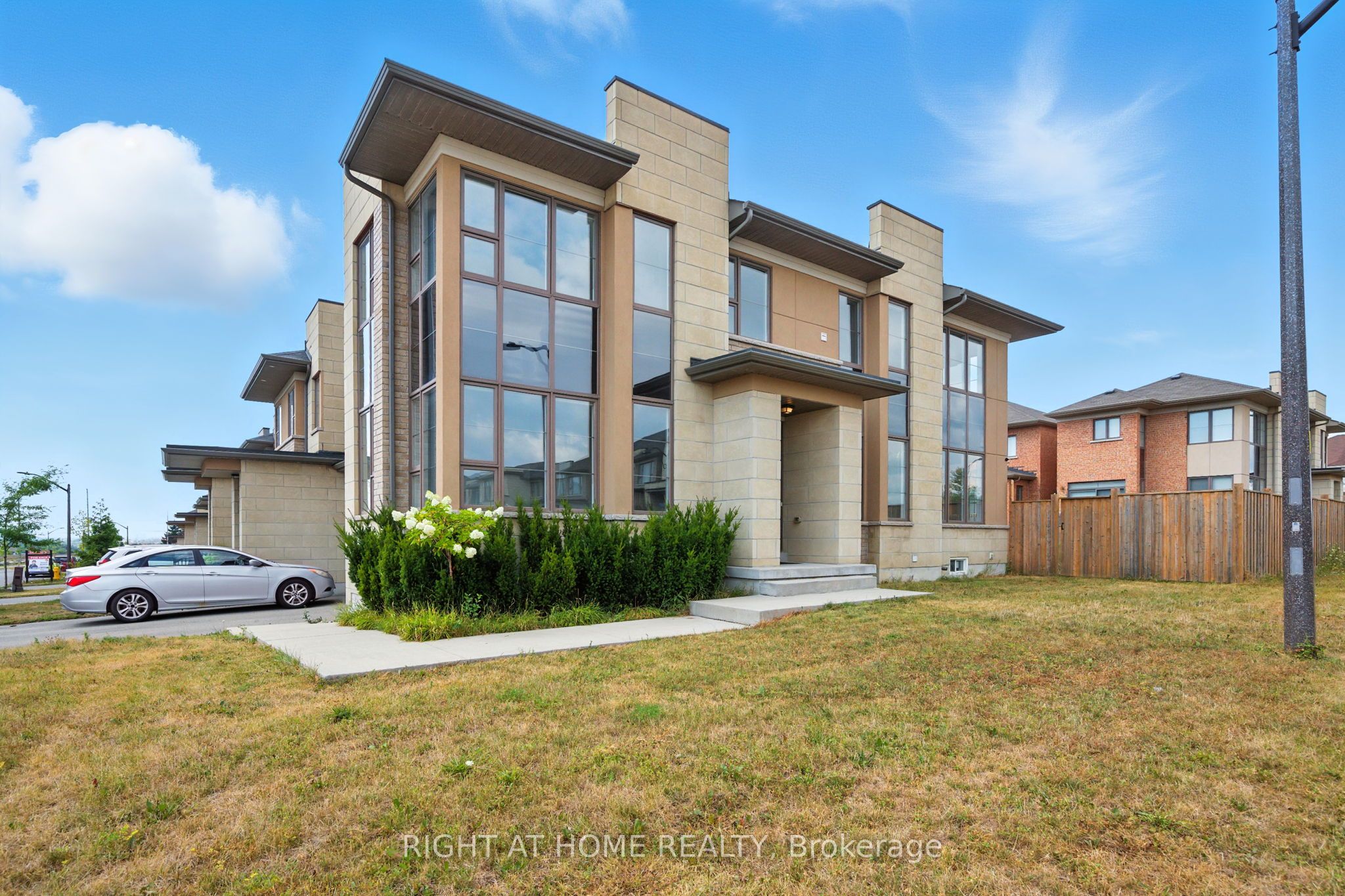 108 Vanier Street, Whitby, ON L1R 0N3