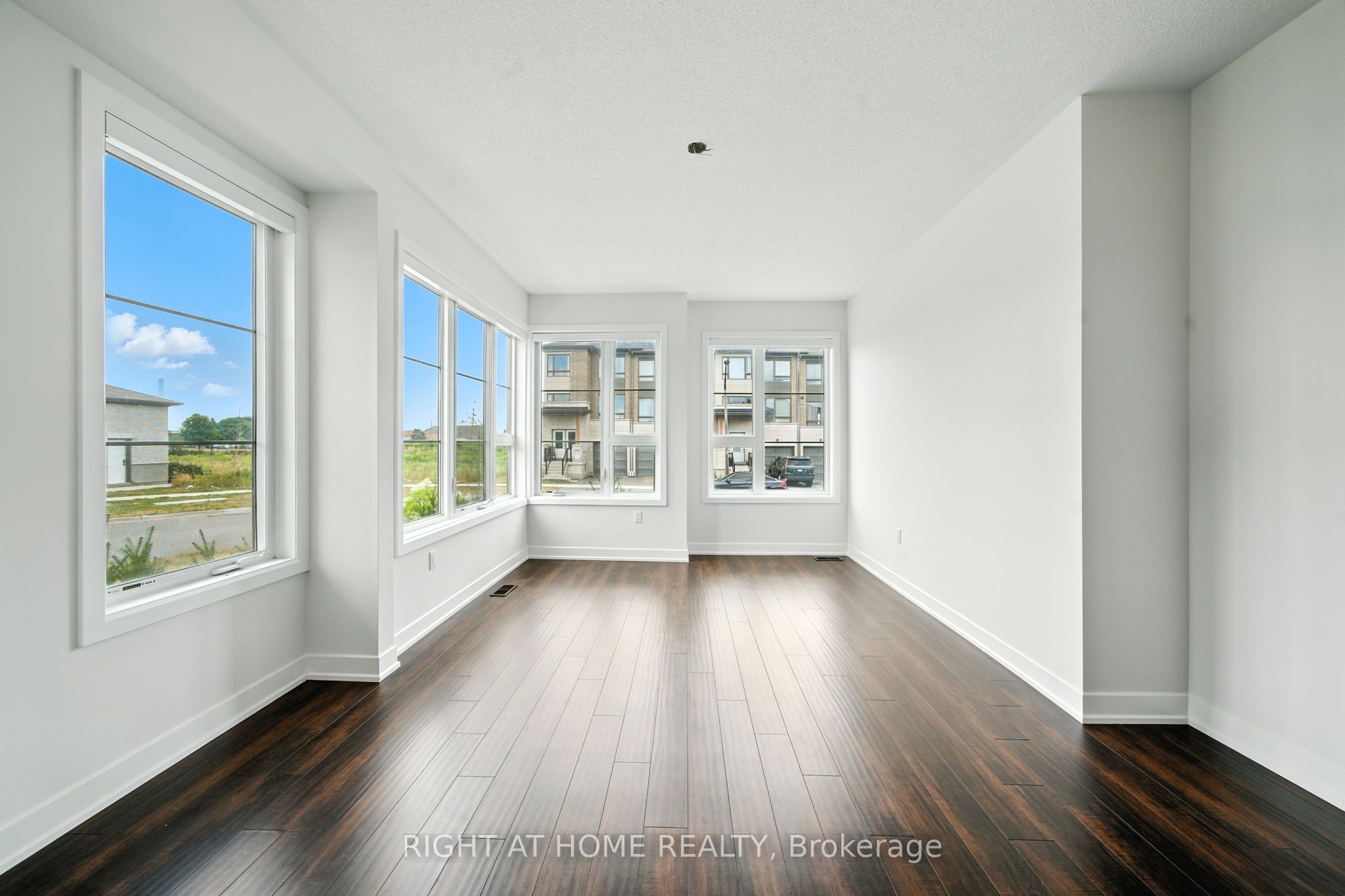 108 Vanier Street, Whitby, ON L1R 0N3 photo 5