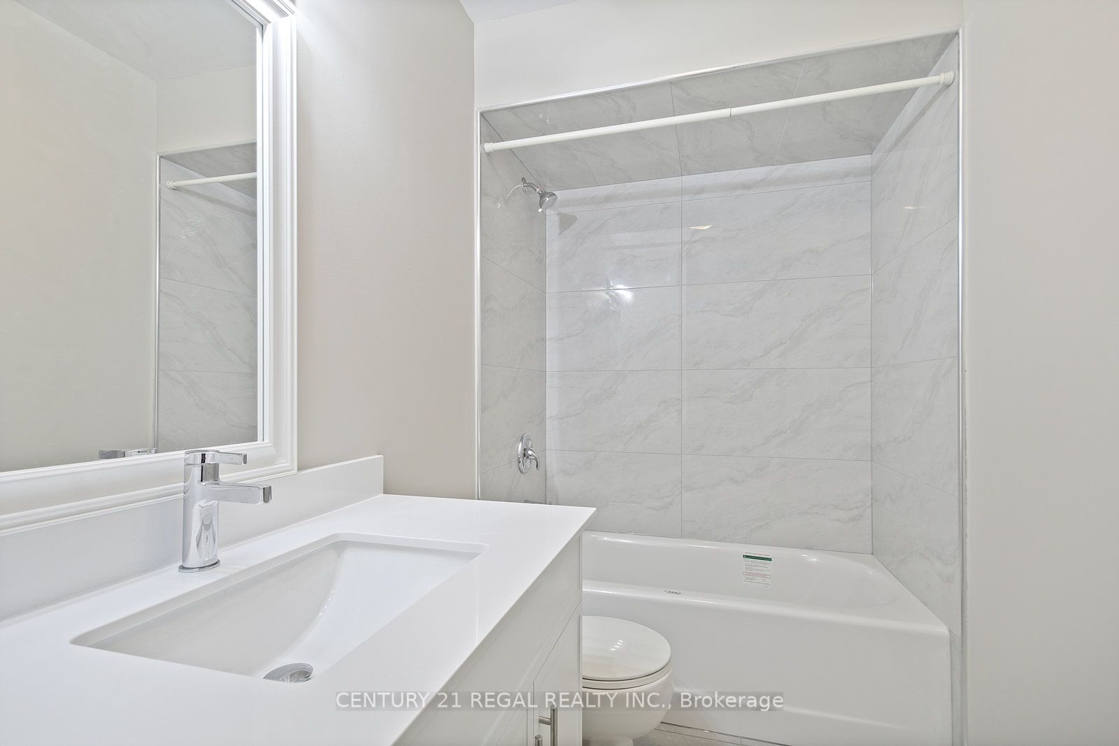 1117 Queen Street E 2nd Floor, Toronto, ON M4M 1K9 photo 4