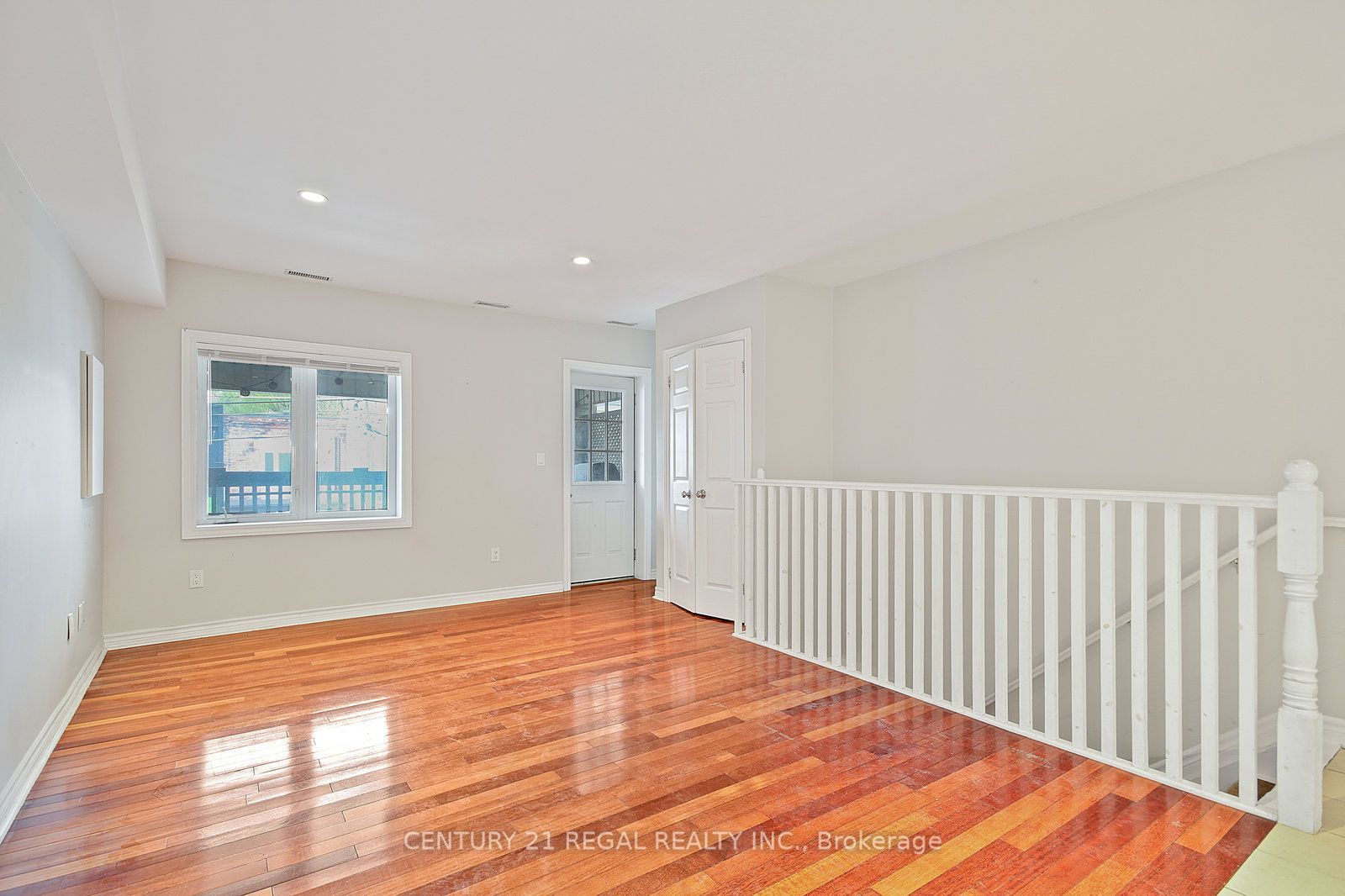 1117 Queen Street E 2nd Floor, Toronto, ON M4M 1K9 photo 5