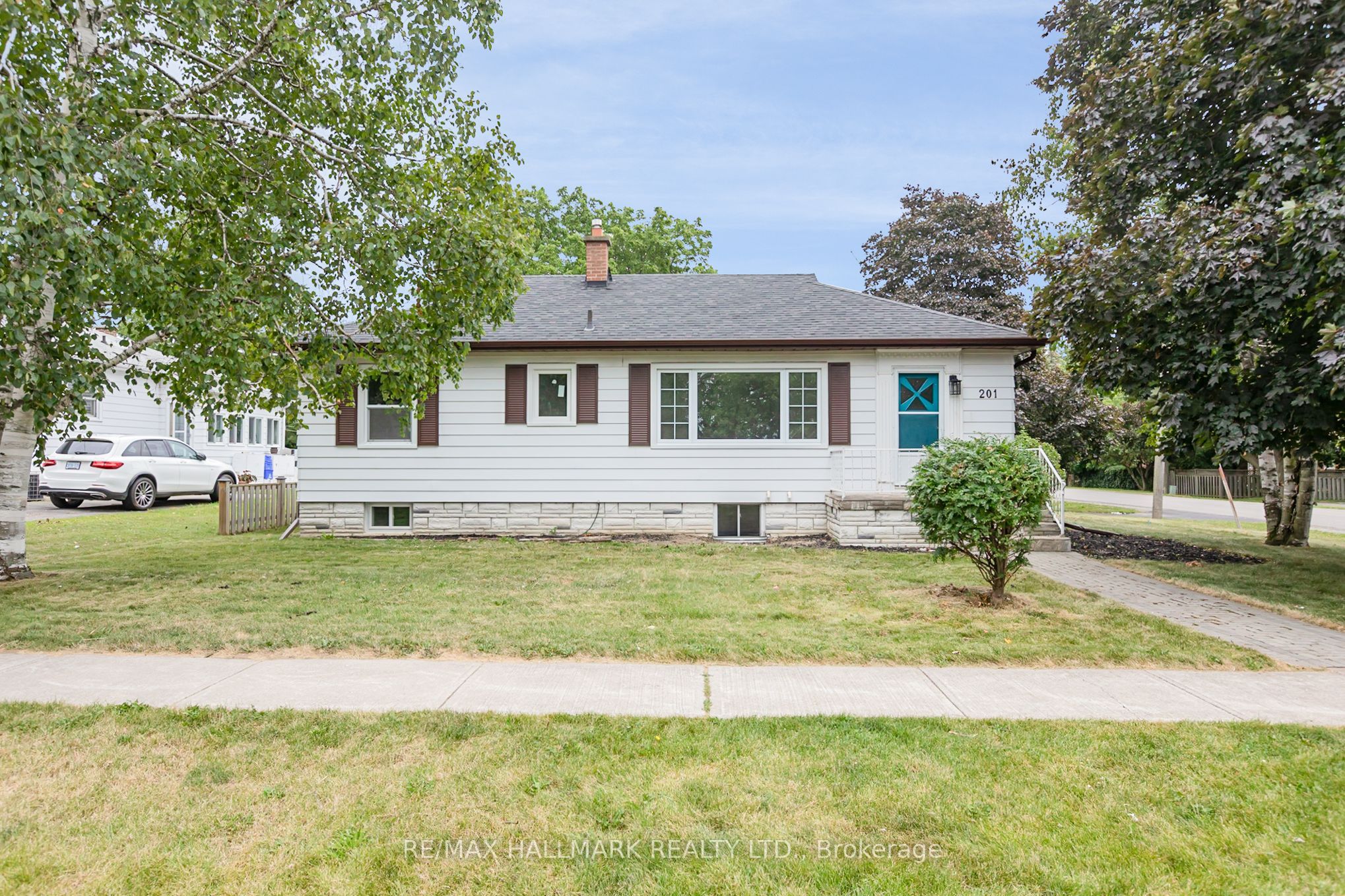 201 High Street Upper, Whitby, ON L1N 5H5 photo 2