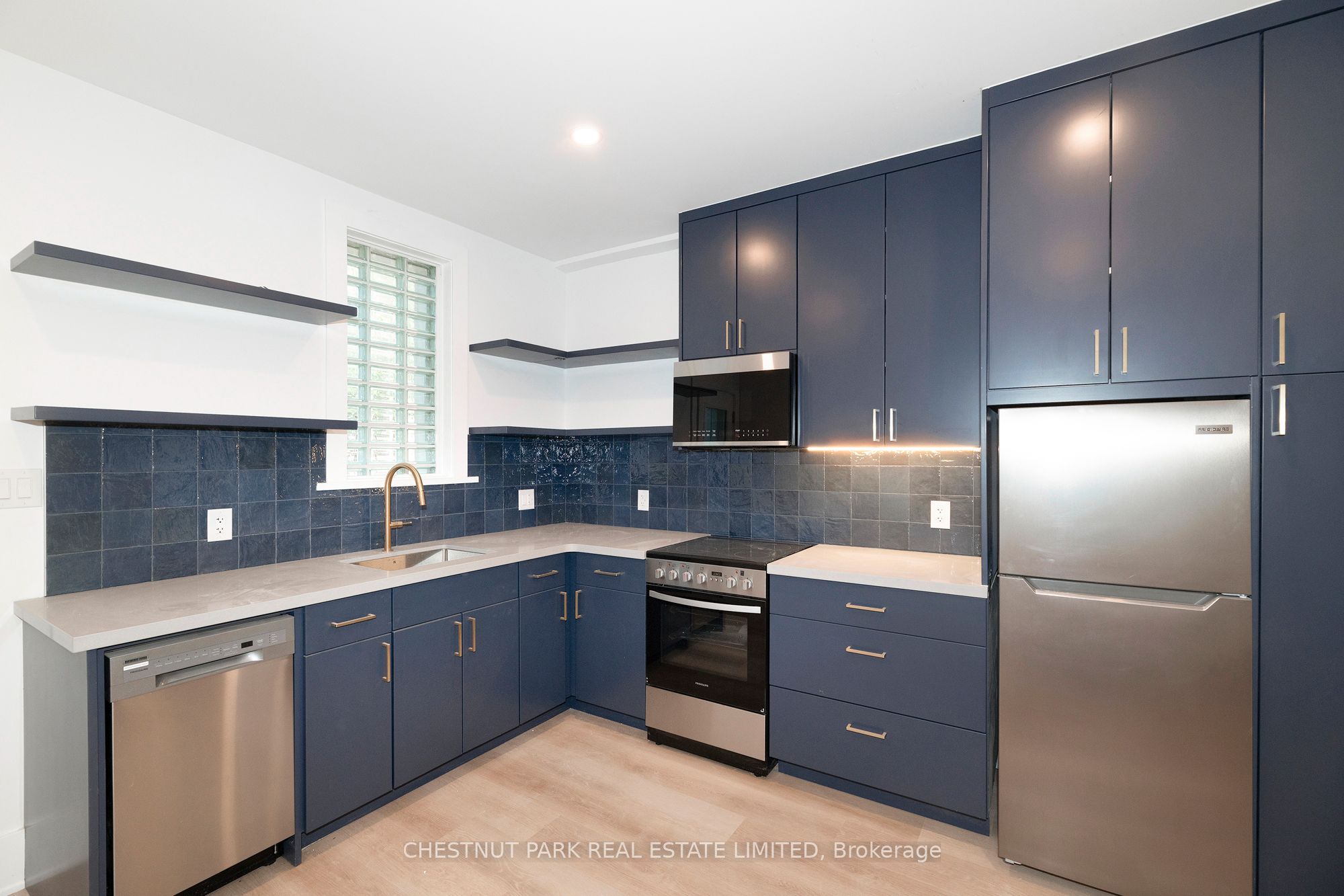 1105 Queen Street E Main, Toronto, ON M4M 1K7 photo 2
