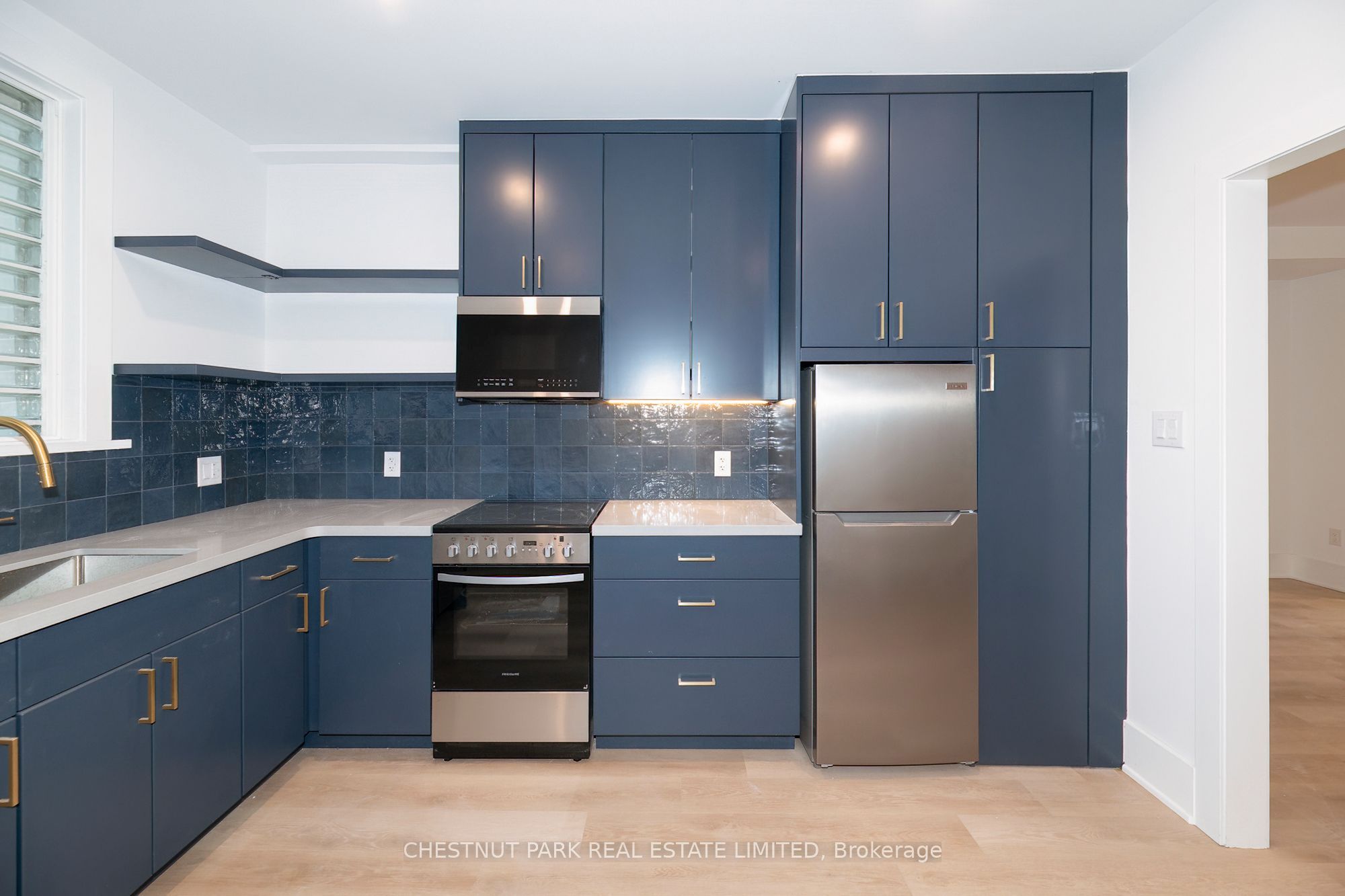 1105 Queen Street E Main, Toronto, ON M4M 1K7 photo 3
