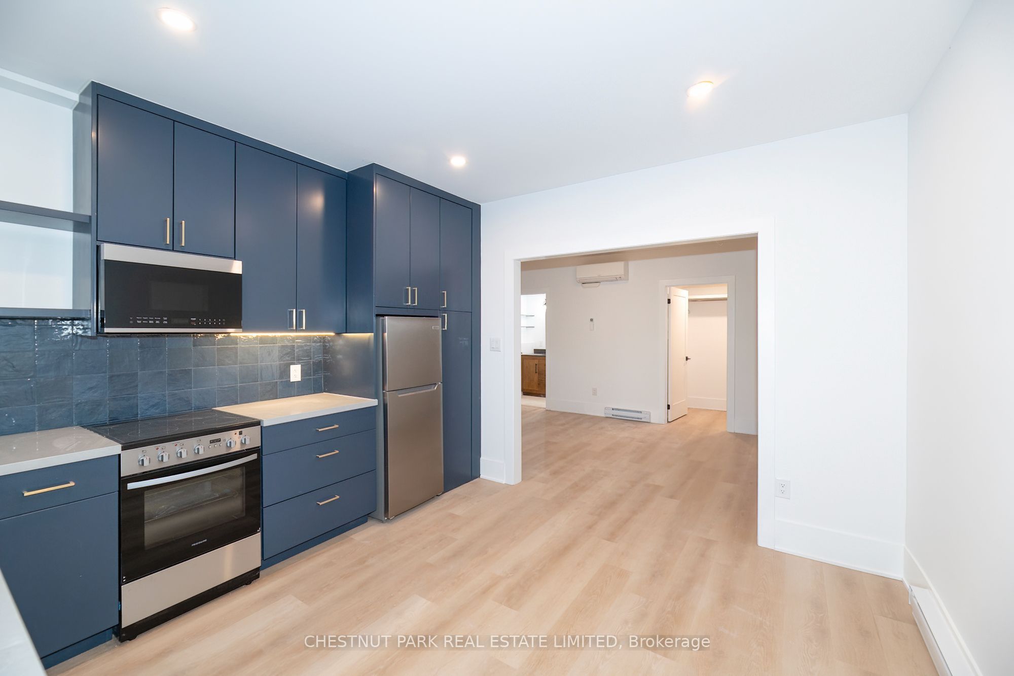 1105 Queen Street E Main, Toronto, ON M4M 1K7 photo 4