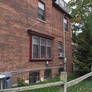 2352 Queen Street E Main #1, Toronto, ON M4E 1G9 photo 2