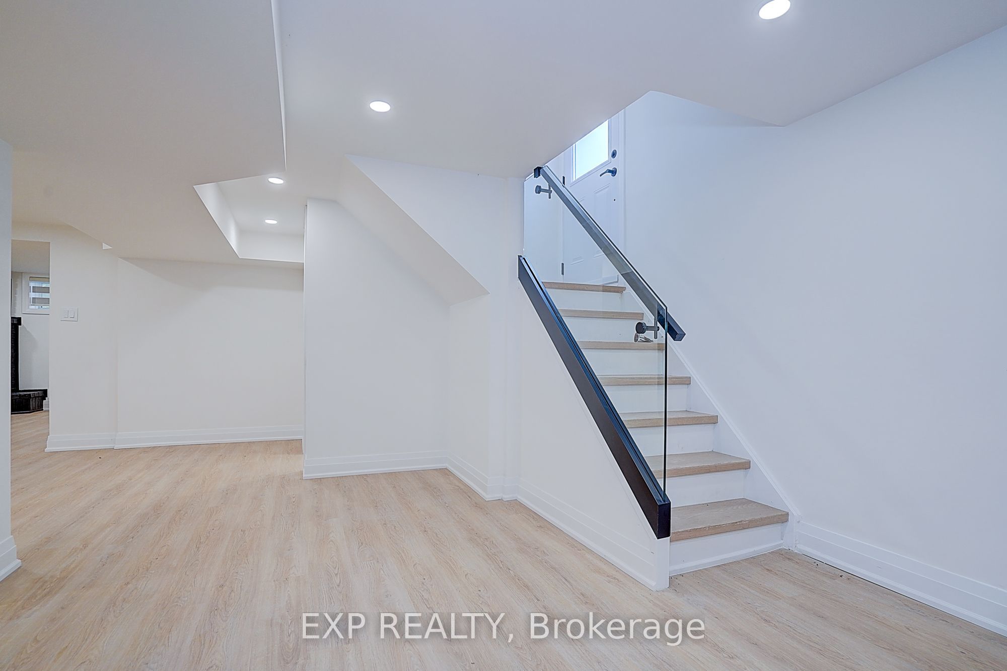 36 Vauxhall Drive Bsmt, Toronto, ON M1P 1P7 photo 4