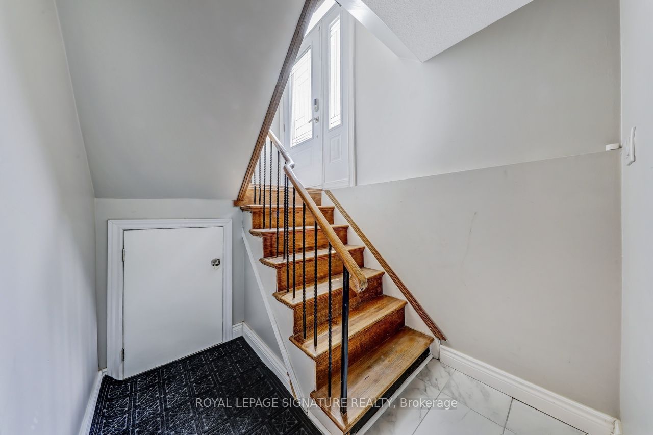 1905 Rosefield Road Bsmt, Pickering, ON L1V 3K1 photo 3