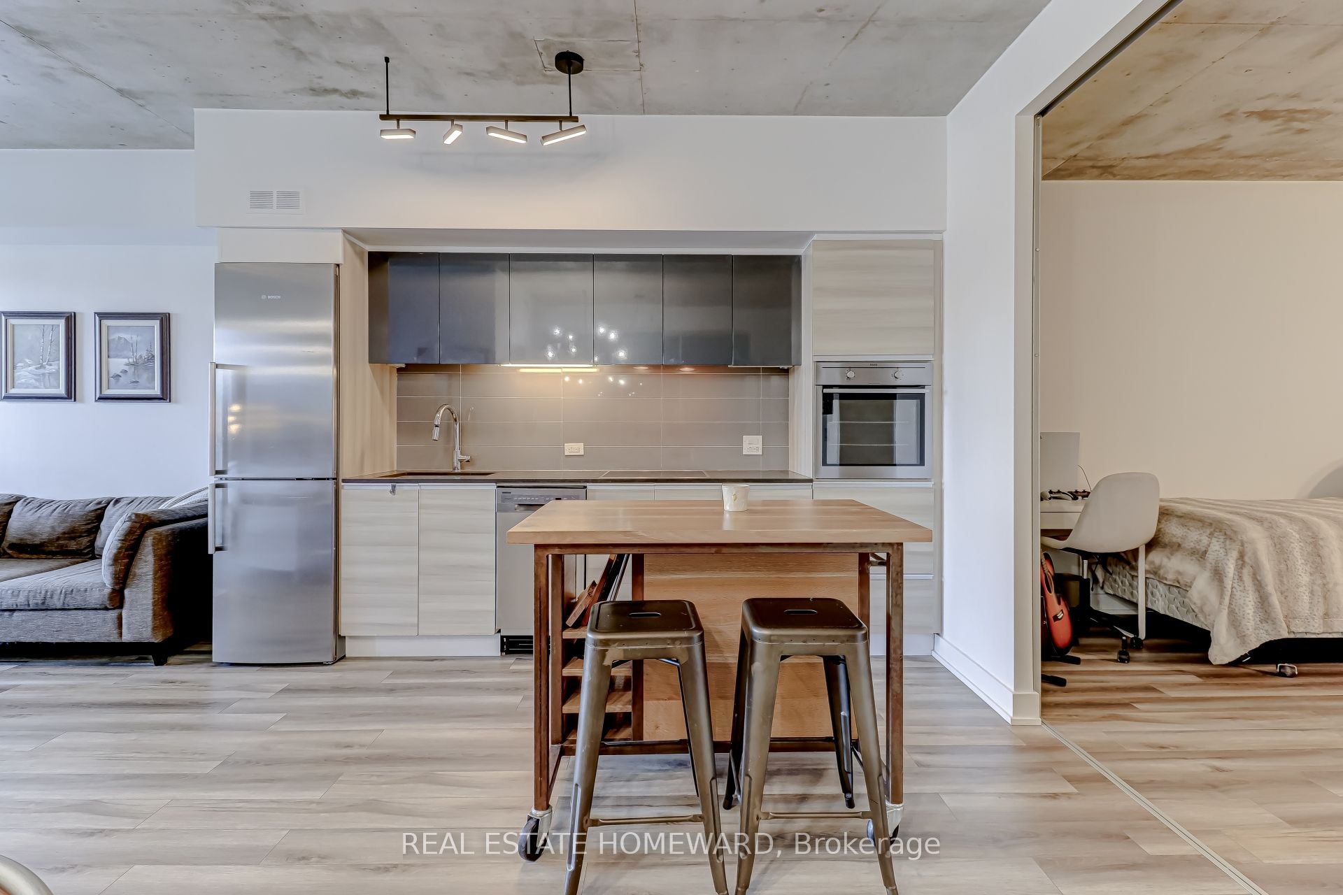 1190 Dundas Street E 522, Toronto, ON M4M 0C5 photo 3