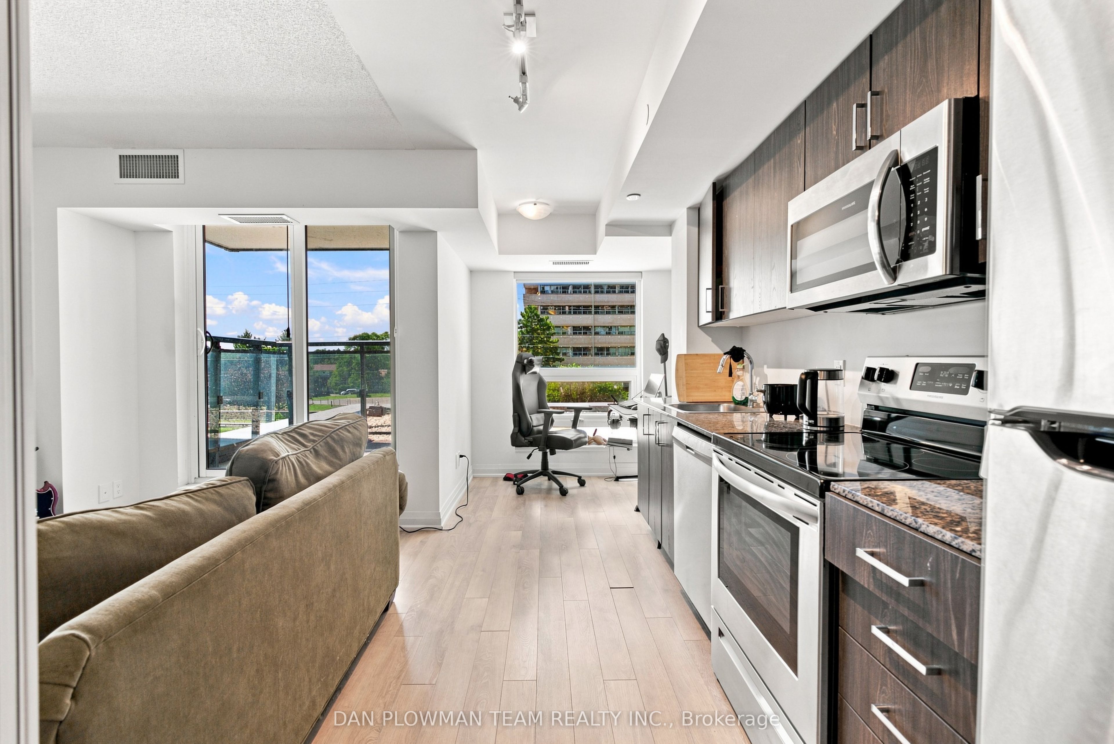 20 Meadowglen Place 227, Toronto, ON M1H 2Y5 photo 4