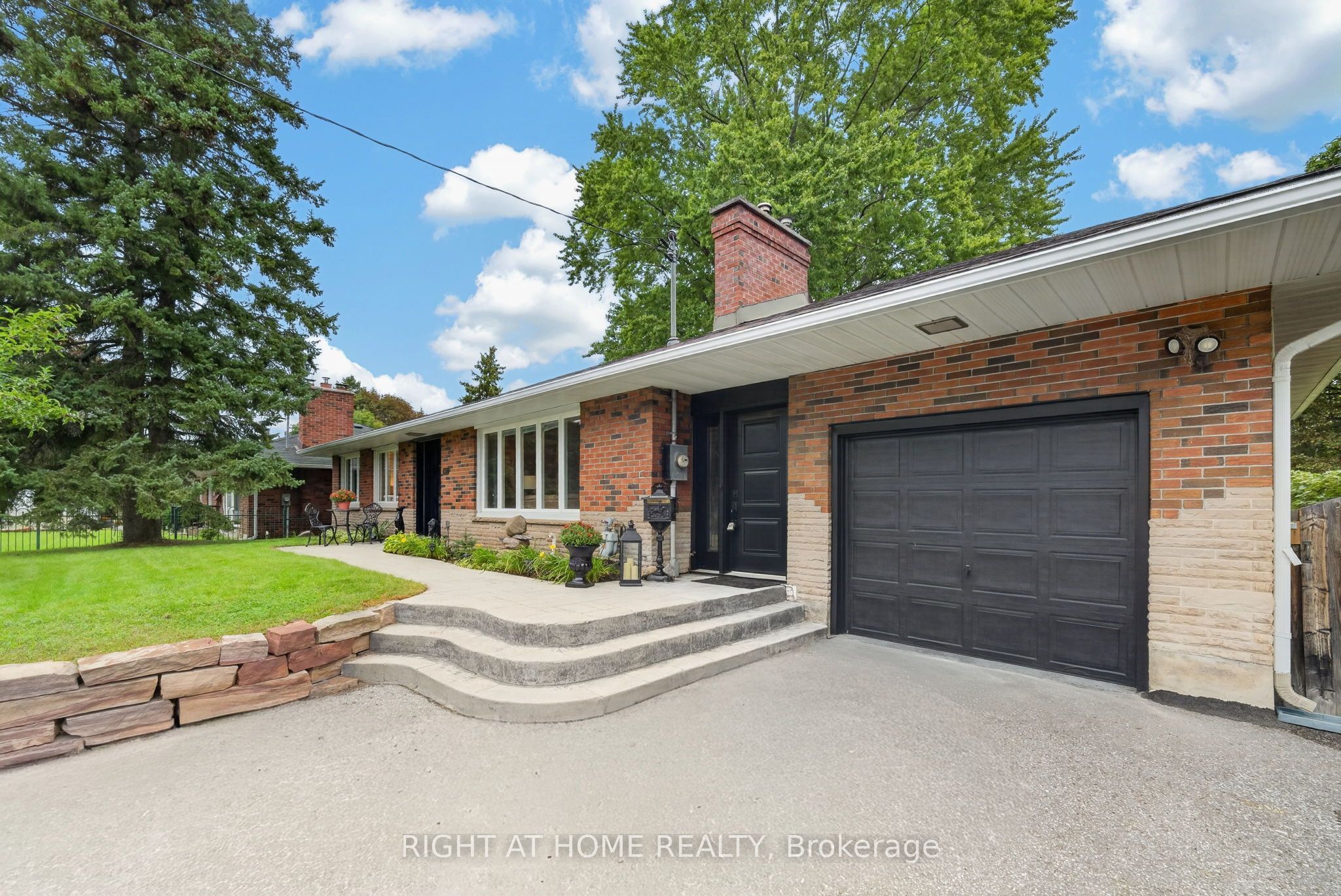 937 Chevrolet Street, Oshawa, ON L1G 4H7