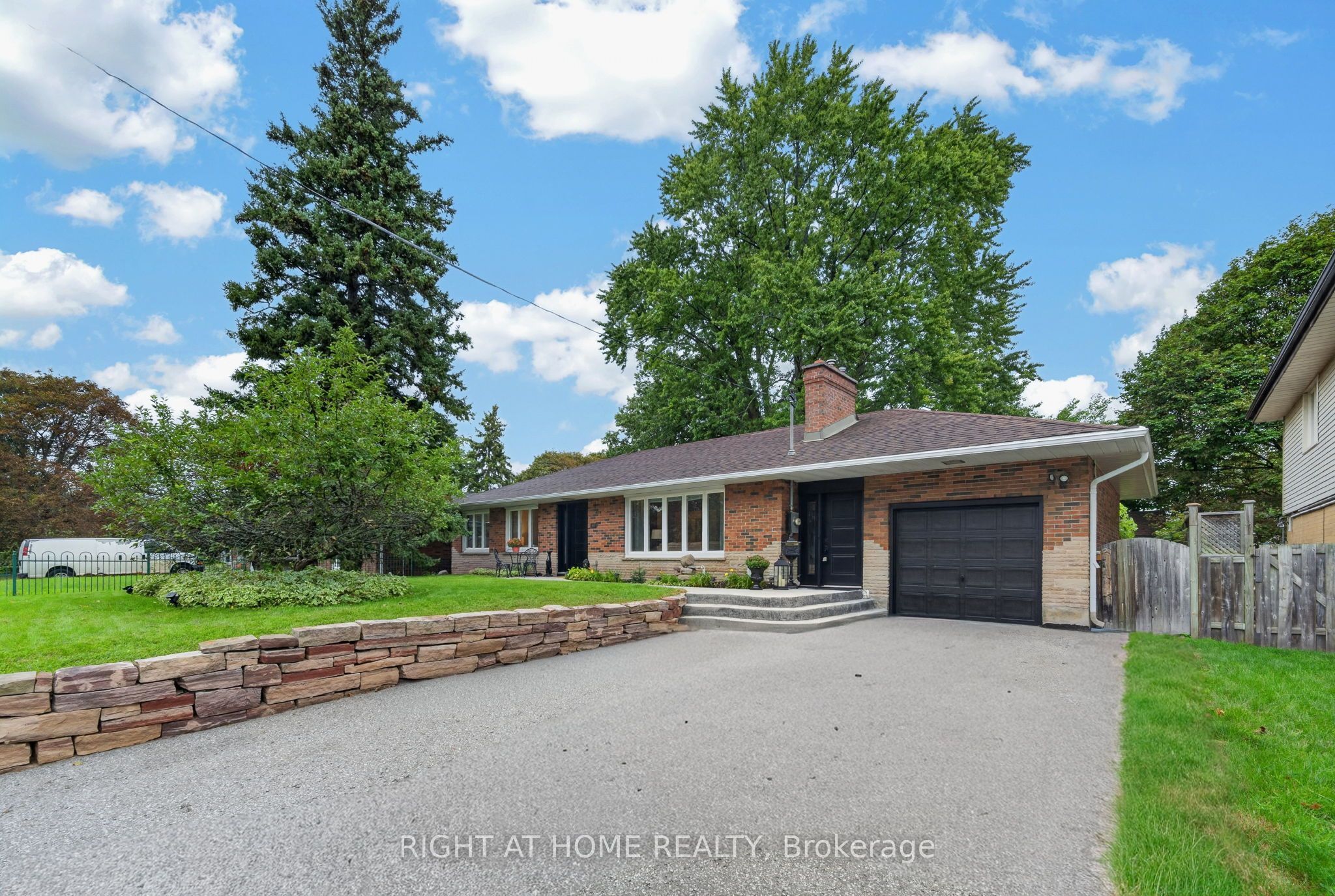 937 Chevrolet Street, Oshawa, ON L1G 4H7 photo 2