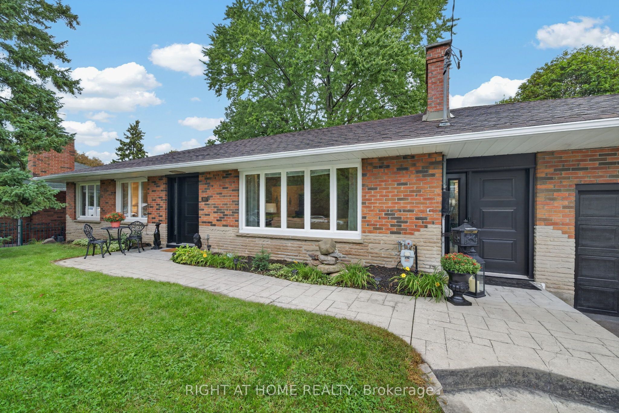 937 Chevrolet Street, Oshawa, ON L1G 4H7 photo 3