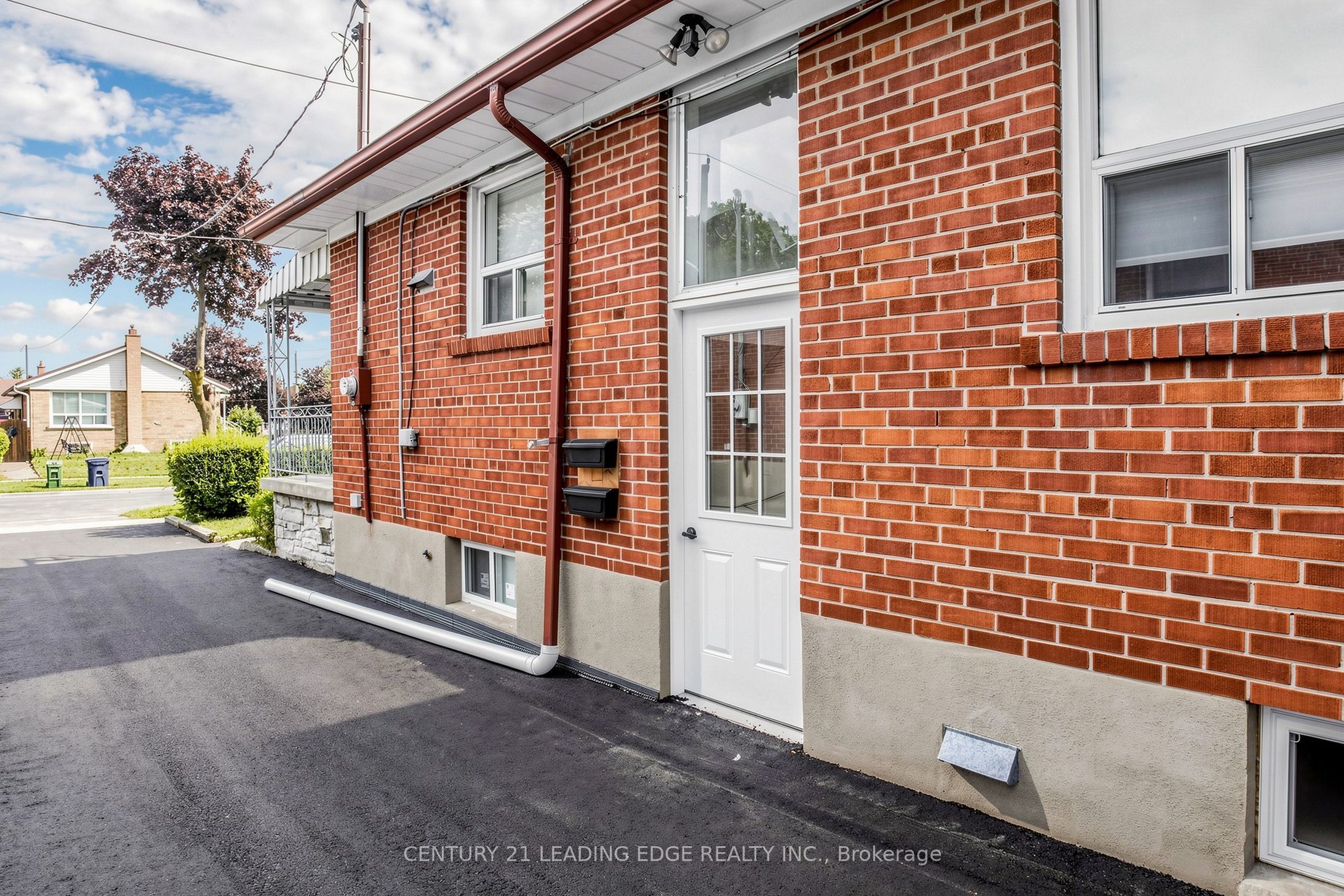 15 Maretta Avenue Lower, Toronto, ON M1K 3X8 photo 3