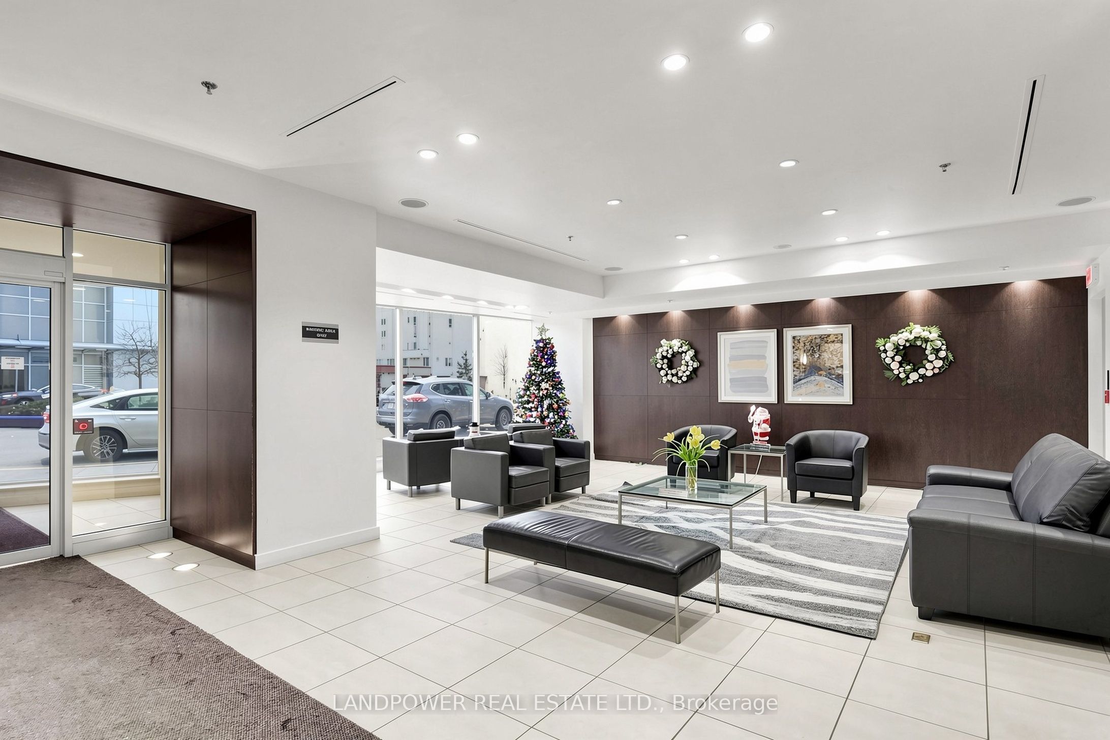 36 Lee Centre Drive 1801, Toronto, ON M1H 3K2 photo 3